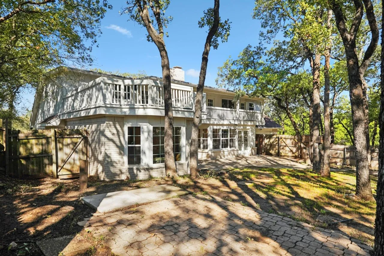 Single Family Residence For Sale in Tarrant County , 2872 Hurstview Drive, Hurst, Texas 76054, 4 Bedroom, 3 Bathroom, 2 Garage spaces, 2,683 Sqft, built in 1978, mls#21401492, Real Estate Agent in Hurst, Homes For Sale in Tarrant county, Homes For Sale in Hurst, Realtor in Hurst Texas, Real Estate Brokerage Independent Realty Texas, Luminita Cordes Realtor