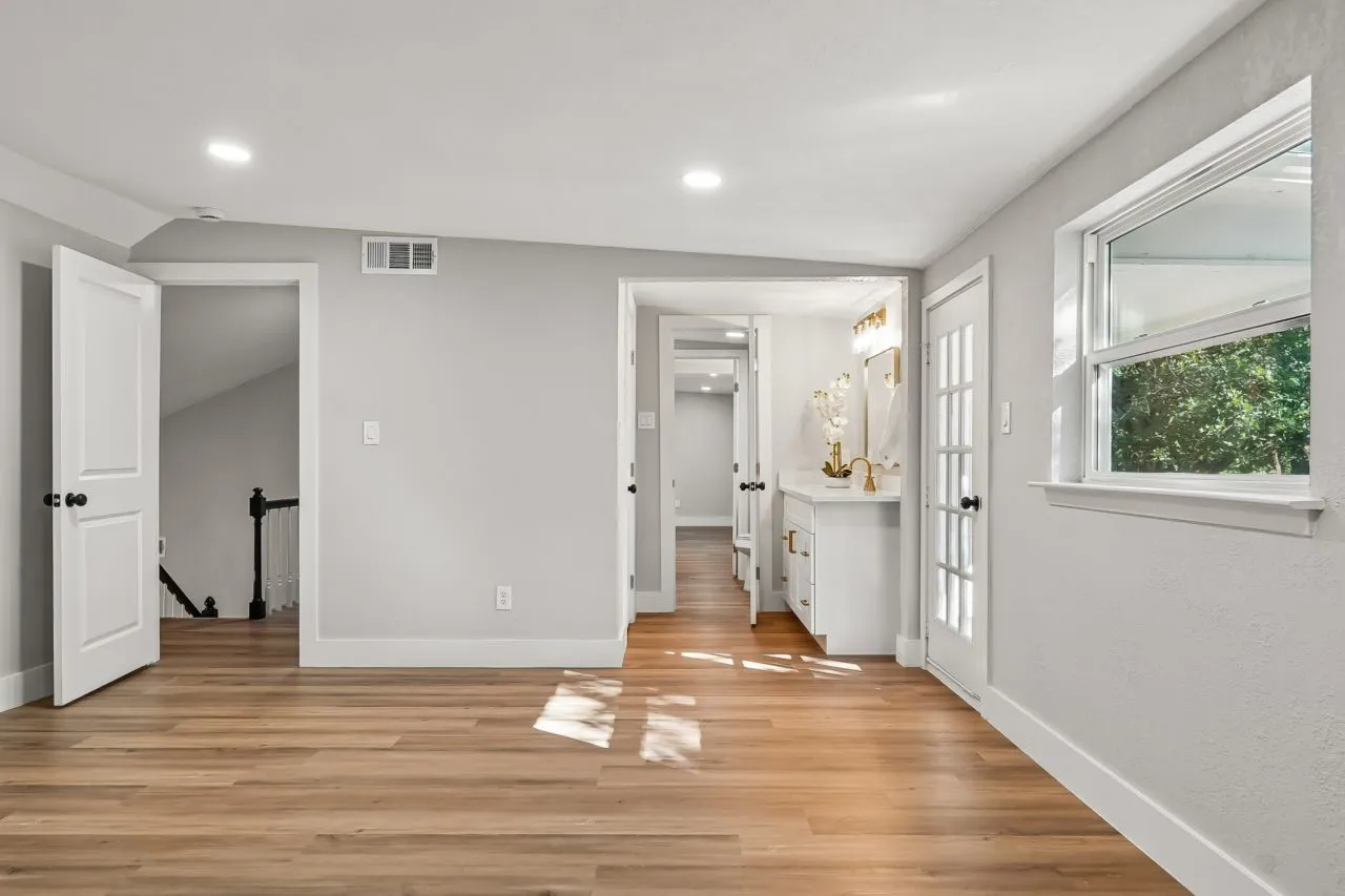 Single Family Residence For Sale in Tarrant County , 2872 Hurstview Drive, Hurst, Texas 76054, 4 Bedroom, 3 Bathroom, 2 Garage spaces, 2,683 Sqft, built in 1978, mls#21401492, Real Estate Agent in Hurst, Homes For Sale in Tarrant county, Homes For Sale in Hurst, Realtor in Hurst Texas, Real Estate Brokerage Independent Realty Texas, Luminita Cordes Realtor
