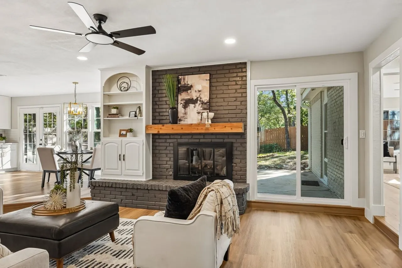 Single Family Residence For Sale in Tarrant County , 2872 Hurstview Drive, Hurst, Texas 76054, 4 Bedroom, 3 Bathroom, 2 Garage spaces, 2,683 Sqft, built in 1978, mls#21401492, Real Estate Agent in Hurst, Homes For Sale in Tarrant county, Homes For Sale in Hurst, Realtor in Hurst Texas, Real Estate Brokerage Independent Realty Texas, Luminita Cordes Realtor