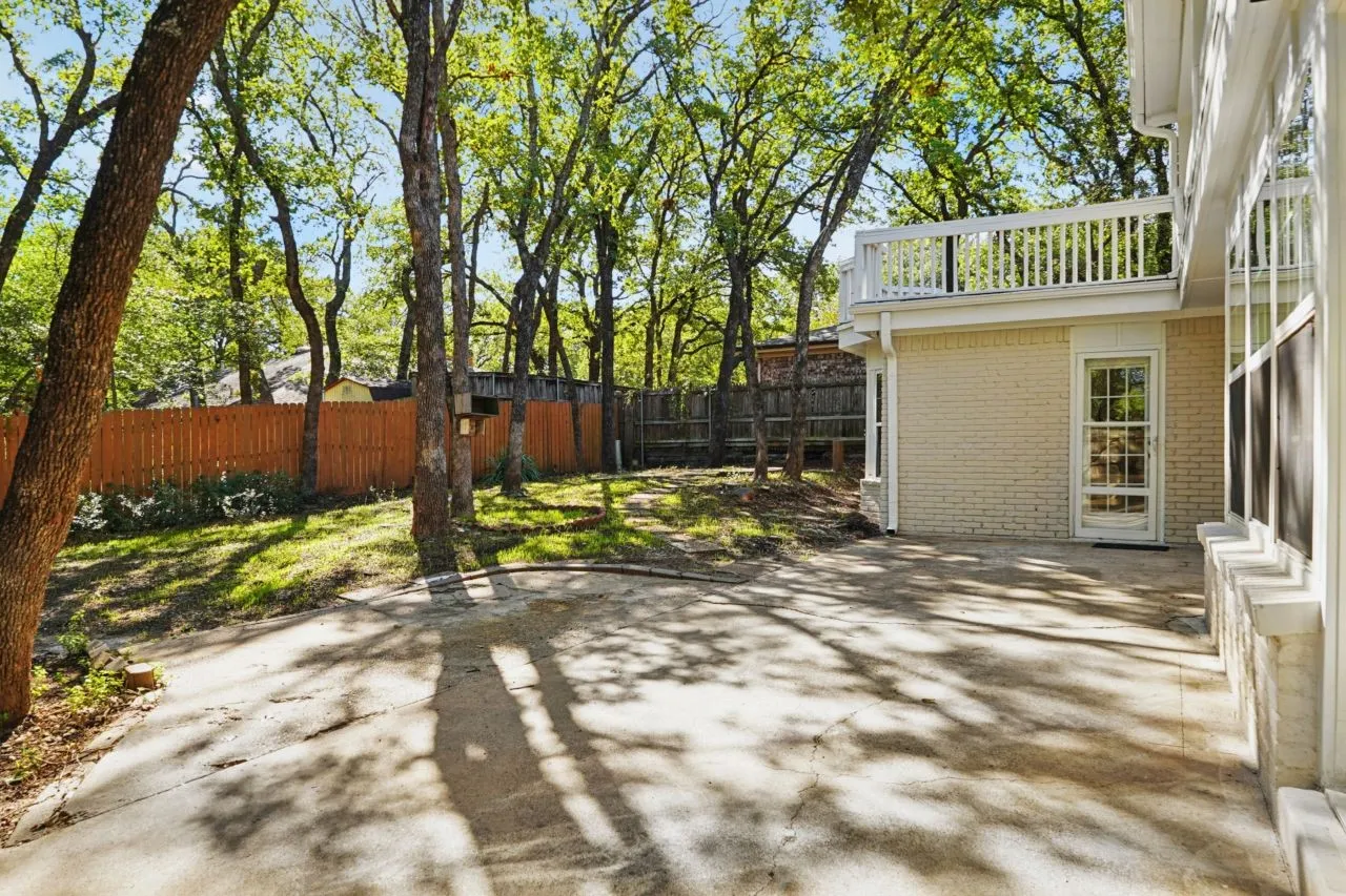 Single Family Residence For Sale in Tarrant County , 2872 Hurstview Drive, Hurst, Texas 76054, 4 Bedroom, 3 Bathroom, 2 Garage spaces, 2,683 Sqft, built in 1978, mls#21401492, Real Estate Agent in Hurst, Homes For Sale in Tarrant county, Homes For Sale in Hurst, Realtor in Hurst Texas, Real Estate Brokerage Independent Realty Texas, Luminita Cordes Realtor