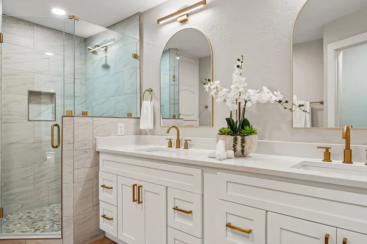 Single Family Residence For Sale in Tarrant County , 2872 Hurstview Drive, Hurst, Texas 76054, 4 Bedroom, 3 Bathroom, 2 Garage spaces, 2,683 Sqft, built in 1978, mls#21401492, Real Estate Agent in Hurst, Homes For Sale in Tarrant county, Homes For Sale in Hurst, Realtor in Hurst Texas, Real Estate Brokerage Independent Realty Texas, Luminita Cordes Realtor