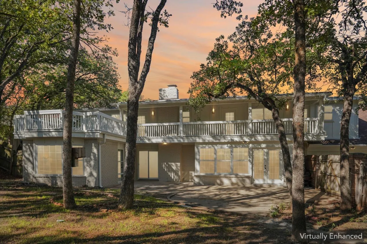 Single Family Residence For Sale in Tarrant County , 2872 Hurstview Drive, Hurst, Texas 76054, 4 Bedroom, 3 Bathroom, 2 Garage spaces, 2,683 Sqft, built in 1978, mls#21401492, Real Estate Agent in Hurst, Homes For Sale in Tarrant county, Homes For Sale in Hurst, Realtor in Hurst Texas, Real Estate Brokerage Independent Realty Texas, Luminita Cordes Realtor