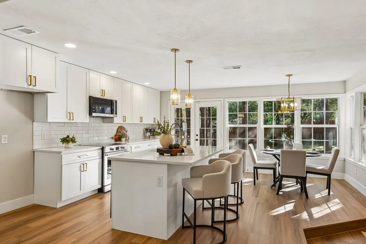 Single Family Residence For Sale in Tarrant County , 2872 Hurstview Drive, Hurst, Texas 76054, 4 Bedroom, 3 Bathroom, 2 Garage spaces, 2,683 Sqft, built in 1978, mls#21401492, Real Estate Agent in Hurst, Homes For Sale in Tarrant county, Homes For Sale in Hurst, Realtor in Hurst Texas, Real Estate Brokerage Independent Realty Texas, Luminita Cordes Realtor