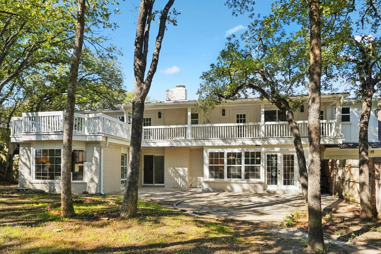 Single Family Residence For Sale in Tarrant County , 2872 Hurstview Drive, Hurst, Texas 76054, 4 Bedroom, 3 Bathroom, 2 Garage spaces, 2,683 Sqft, built in 1978, mls#21401492, Real Estate Agent in Hurst, Homes For Sale in Tarrant county, Homes For Sale in Hurst, Realtor in Hurst Texas, Real Estate Brokerage Independent Realty Texas, Luminita Cordes Realtor