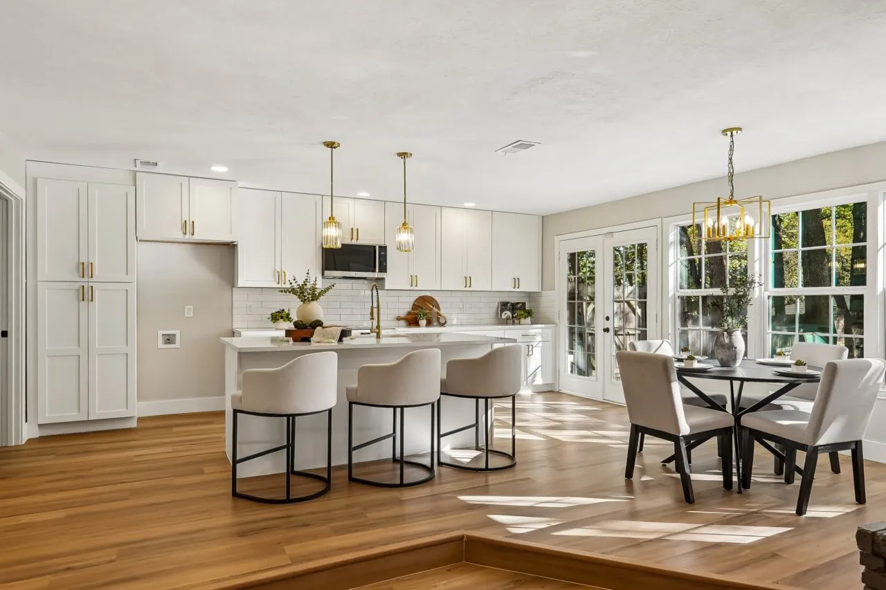 Single Family Residence For Sale in Tarrant County , 2872 Hurstview Drive, Hurst, Texas 76054, 4 Bedroom, 3 Bathroom, 2 Garage spaces, 2,683 Sqft, built in 1978, mls#21401492, Real Estate Agent in Hurst, Homes For Sale in Tarrant county, Homes For Sale in Hurst, Realtor in Hurst Texas, Real Estate Brokerage Independent Realty Texas, Luminita Cordes Realtor