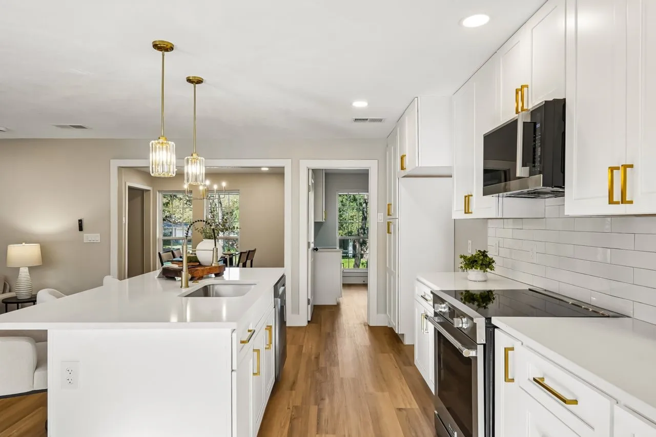 Single Family Residence For Sale in Tarrant County , 2872 Hurstview Drive, Hurst, Texas 76054, 4 Bedroom, 3 Bathroom, 2 Garage spaces, 2,683 Sqft, built in 1978, mls#21401492, Real Estate Agent in Hurst, Homes For Sale in Tarrant county, Homes For Sale in Hurst, Realtor in Hurst Texas, Real Estate Brokerage Independent Realty Texas, Luminita Cordes Realtor