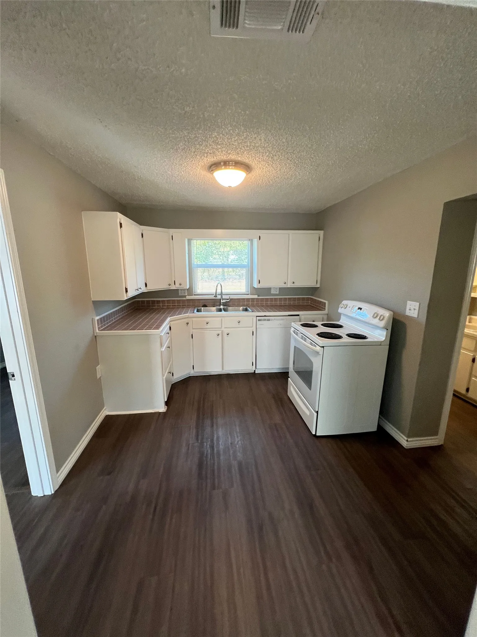 Single Family Residence For Rent in Parker County , 506 W Ball Street, Weatherford, Texas 76086, 3 Bedroom, 1 Bathroom, Garage spaces, 853 Sqft, built in 0, mls#21406506, Real Estate Agent in Weatherford, Homes For Rent in Parker county, Homes For Rent in Weatherford, Realtor in Weatherford Texas, Real Estate Brokerage Independent Realty Texas, Luminita Cordes Realtor