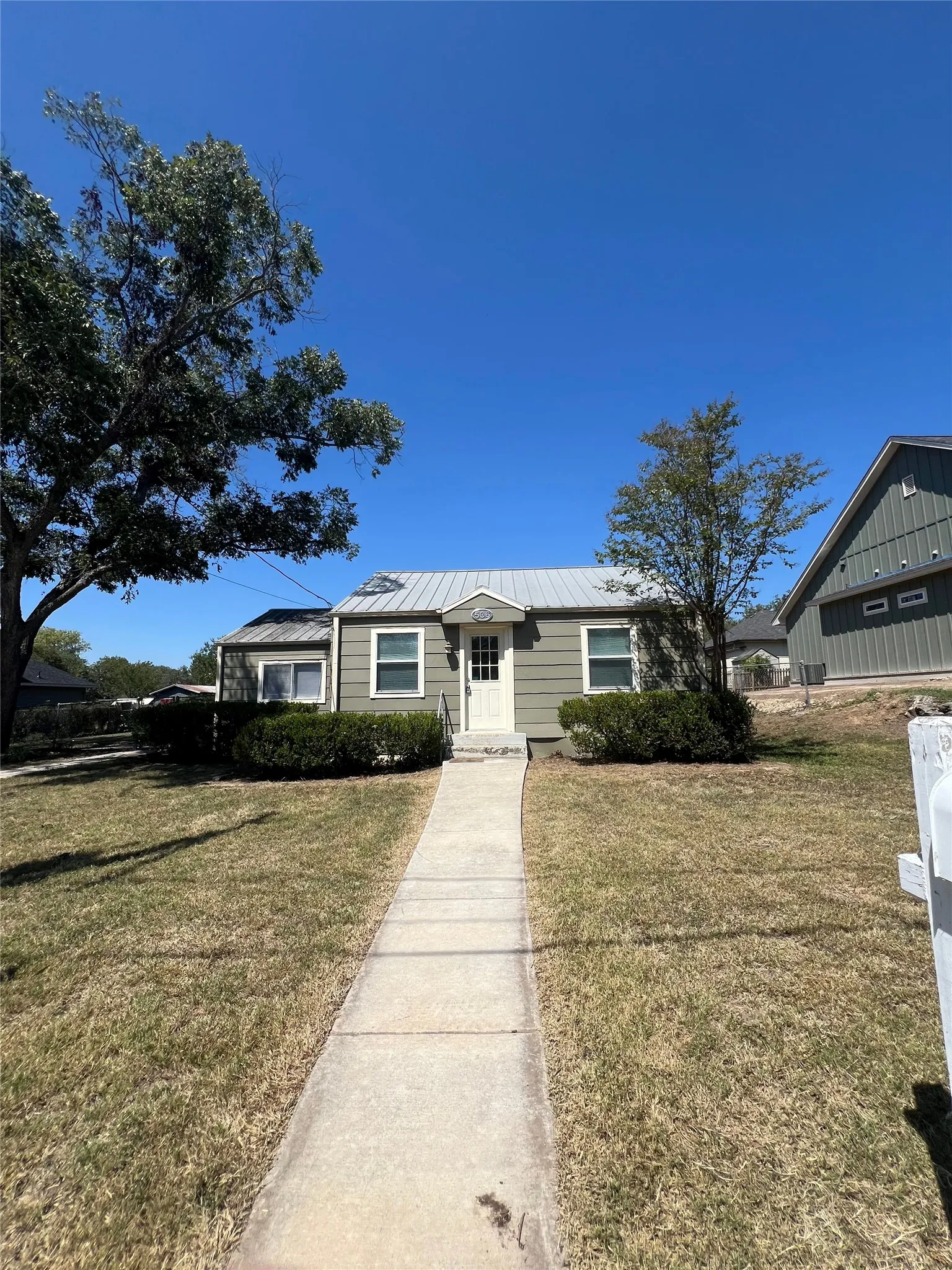 Single Family Residence For Rent in Parker County , 506 W Ball Street, Weatherford, Texas 76086, 3 Bedroom, 1 Bathroom, Garage spaces, 853 Sqft, built in 0, mls#21406506, Real Estate Agent in Weatherford, Homes For Rent in Parker county, Homes For Rent in Weatherford, Realtor in Weatherford Texas, Real Estate Brokerage Independent Realty Texas, Luminita Cordes Realtor