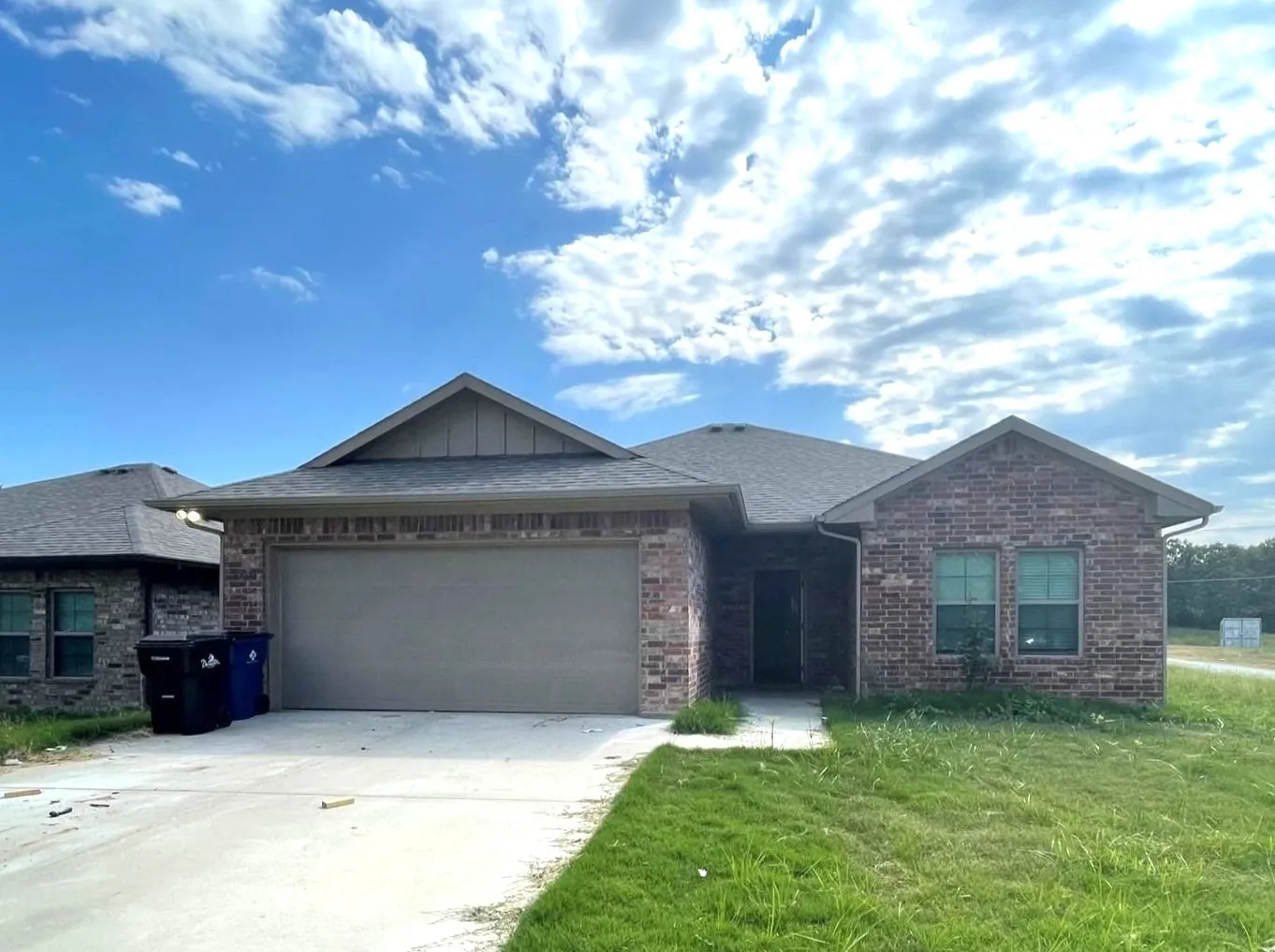 Single Family Residence For Rent in Grayson County , 700 E Bullock Street, Denison, Texas 75021, 3 Bedroom, 2 Bathroom, 2 Garage spaces, 1,320 Sqft, built in 2017, mls#21408554, Real Estate Agent in Denison, Homes For Rent in Grayson county, Homes For Rent in Denison, Realtor in Denison Texas, Real Estate Brokerage Independent Realty Texas, Luminita Cordes Realtor