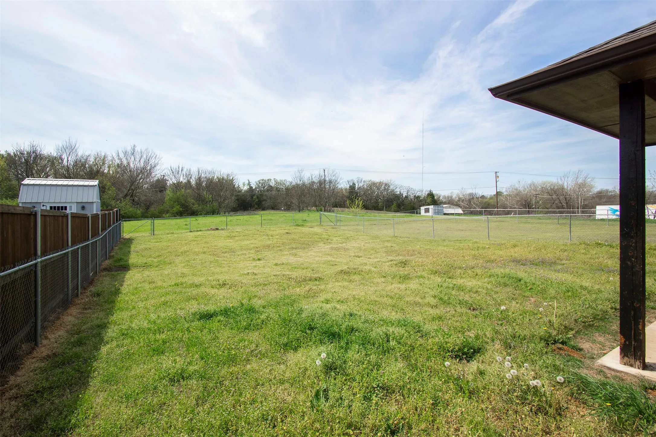 Single Family Residence For Rent in Grayson County , 700 E Bullock Street, Denison, Texas 75021, 3 Bedroom, 2 Bathroom, 2 Garage spaces, 1,320 Sqft, built in 2017, mls#21408554, Real Estate Agent in Denison, Homes For Rent in Grayson county, Homes For Rent in Denison, Realtor in Denison Texas, Real Estate Brokerage Independent Realty Texas, Luminita Cordes Realtor