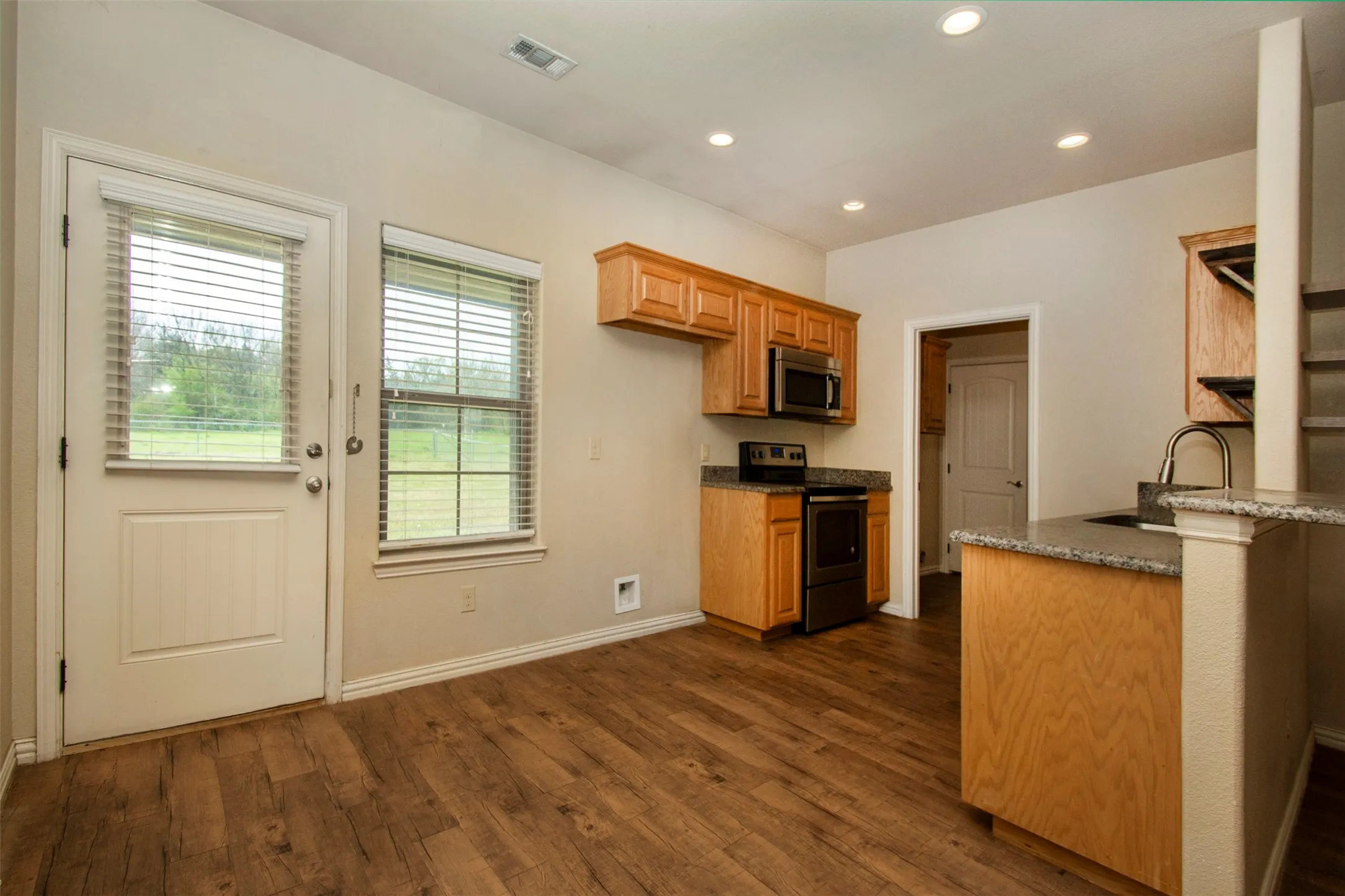 Single Family Residence For Rent in Grayson County , 700 E Bullock Street, Denison, Texas 75021, 3 Bedroom, 2 Bathroom, 2 Garage spaces, 1,320 Sqft, built in 2017, mls#21408554, Real Estate Agent in Denison, Homes For Rent in Grayson county, Homes For Rent in Denison, Realtor in Denison Texas, Real Estate Brokerage Independent Realty Texas, Luminita Cordes Realtor