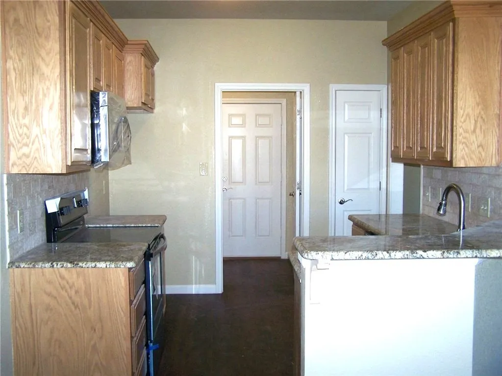 Single Family Residence For Rent in Grayson County , 700 E Bullock Street, Denison, Texas 75021, 3 Bedroom, 2 Bathroom, 2 Garage spaces, 1,320 Sqft, built in 2017, mls#21408554, Real Estate Agent in Denison, Homes For Rent in Grayson county, Homes For Rent in Denison, Realtor in Denison Texas, Real Estate Brokerage Independent Realty Texas, Luminita Cordes Realtor