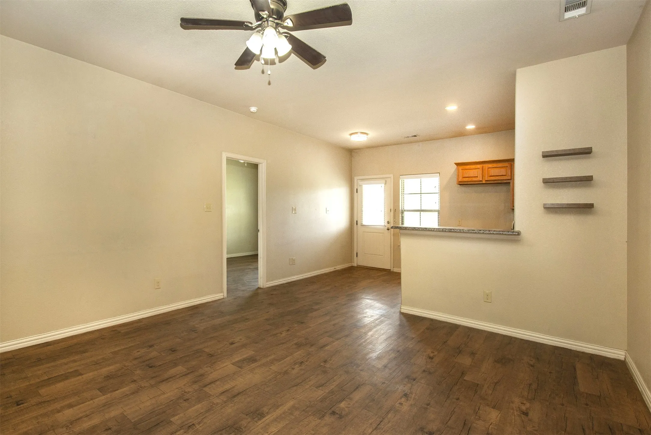 Single Family Residence For Rent in Grayson County , 700 E Bullock Street, Denison, Texas 75021, 3 Bedroom, 2 Bathroom, 2 Garage spaces, 1,320 Sqft, built in 2017, mls#21408554, Real Estate Agent in Denison, Homes For Rent in Grayson county, Homes For Rent in Denison, Realtor in Denison Texas, Real Estate Brokerage Independent Realty Texas, Luminita Cordes Realtor
