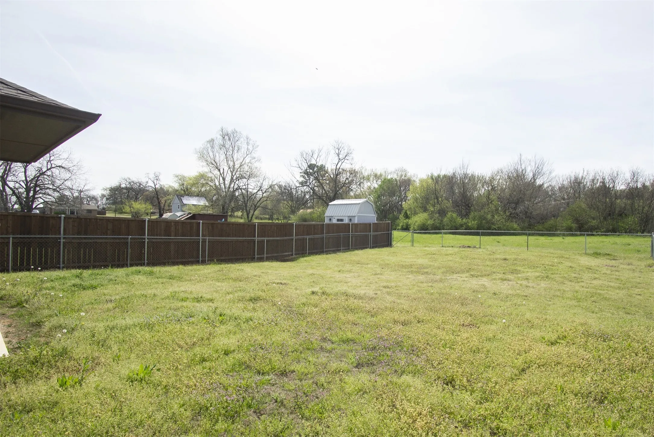 Single Family Residence For Rent in Grayson County , 700 E Bullock Street, Denison, Texas 75021, 3 Bedroom, 2 Bathroom, 2 Garage spaces, 1,320 Sqft, built in 2017, mls#21408554, Real Estate Agent in Denison, Homes For Rent in Grayson county, Homes For Rent in Denison, Realtor in Denison Texas, Real Estate Brokerage Independent Realty Texas, Luminita Cordes Realtor