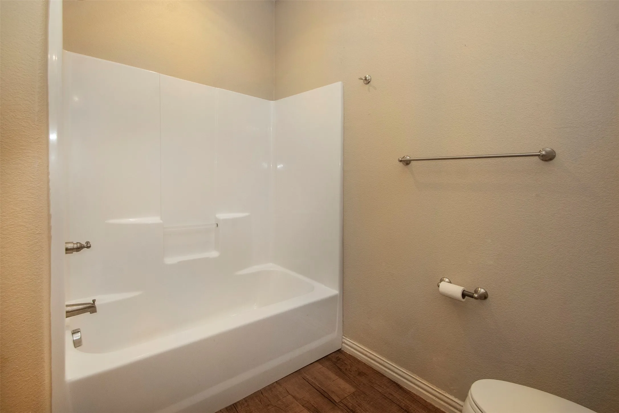 Single Family Residence For Rent in Grayson County , 700 E Bullock Street, Denison, Texas 75021, 3 Bedroom, 2 Bathroom, 2 Garage spaces, 1,320 Sqft, built in 2017, mls#21408554, Real Estate Agent in Denison, Homes For Rent in Grayson county, Homes For Rent in Denison, Realtor in Denison Texas, Real Estate Brokerage Independent Realty Texas, Luminita Cordes Realtor