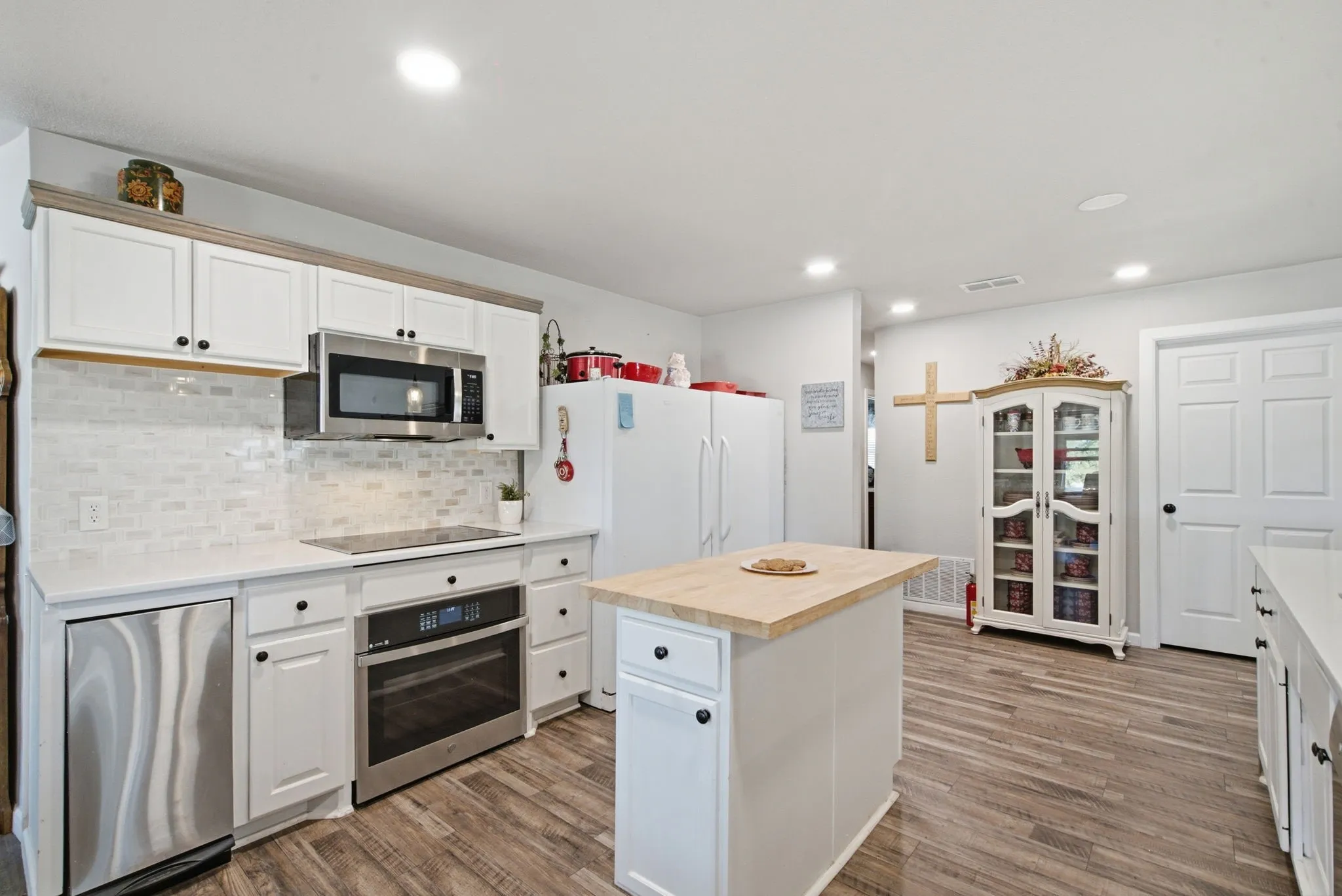 Office For Sale in Parker County , 5098 Fairview Road, Millsap, Texas 76066, 0, 0, Garage spaces, 0 Sqft, built in 2003, mls#21405817, Real Estate Agent in Millsap, Homes For Sale in Parker county, Homes For Sale in Millsap, Realtor in Millsap Texas, Real Estate Brokerage Independent Realty Texas, Luminita Cordes Realtor