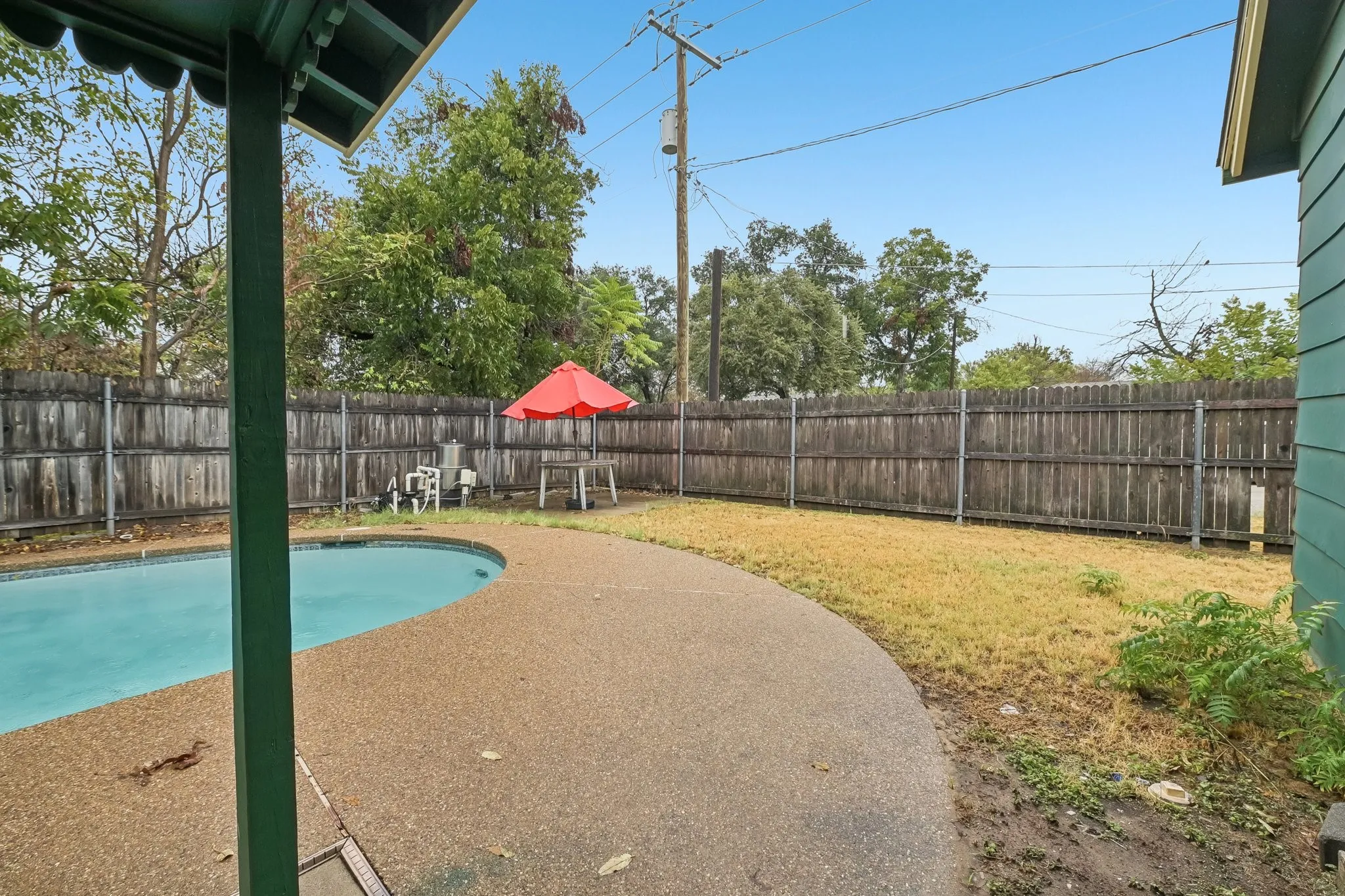 Single Family Residence For Sale in Tarrant County , 200 N Roe Street, White Settlement, Texas 76108, 3 Bedroom, 2 Bathroom, Garage spaces, 1,568 Sqft, built in 1949, mls#21405334, Real Estate Agent in White Settlement, Homes For Sale in Tarrant county, Homes For Sale in White Settlement, Realtor in White Settlement Texas, Real Estate Brokerage Independent Realty Texas, Luminita Cordes Realtor