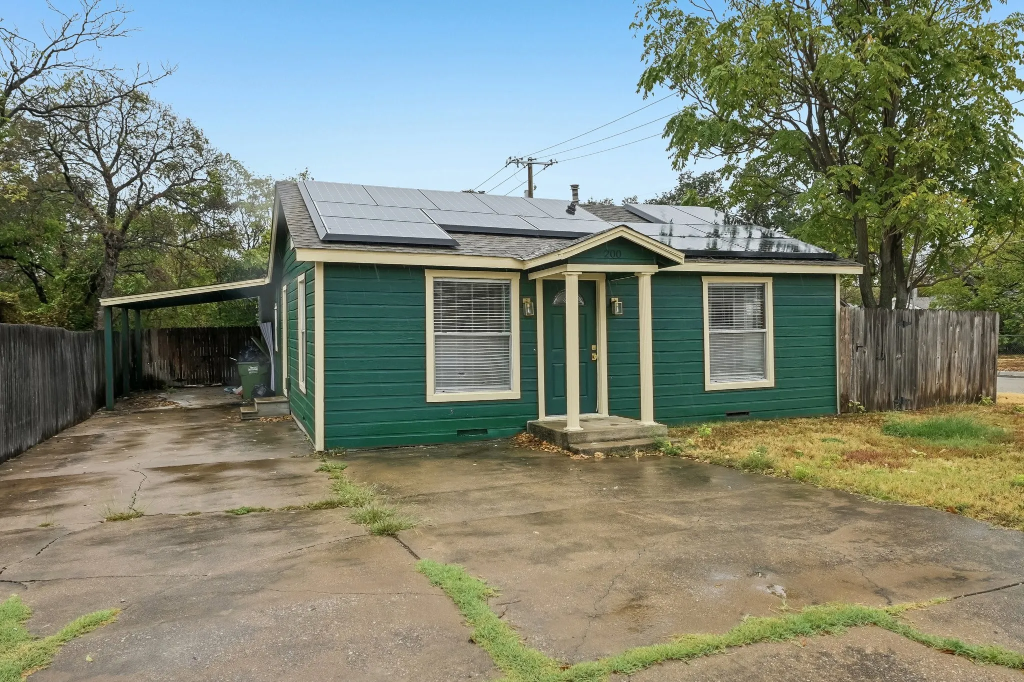 Single Family Residence For Sale in Tarrant County , 200 N Roe Street, White Settlement, Texas 76108, 3 Bedroom, 2 Bathroom, Garage spaces, 1,568 Sqft, built in 1949, mls#21405334, Real Estate Agent in White Settlement, Homes For Sale in Tarrant county, Homes For Sale in White Settlement, Realtor in White Settlement Texas, Real Estate Brokerage Independent Realty Texas, Luminita Cordes Realtor