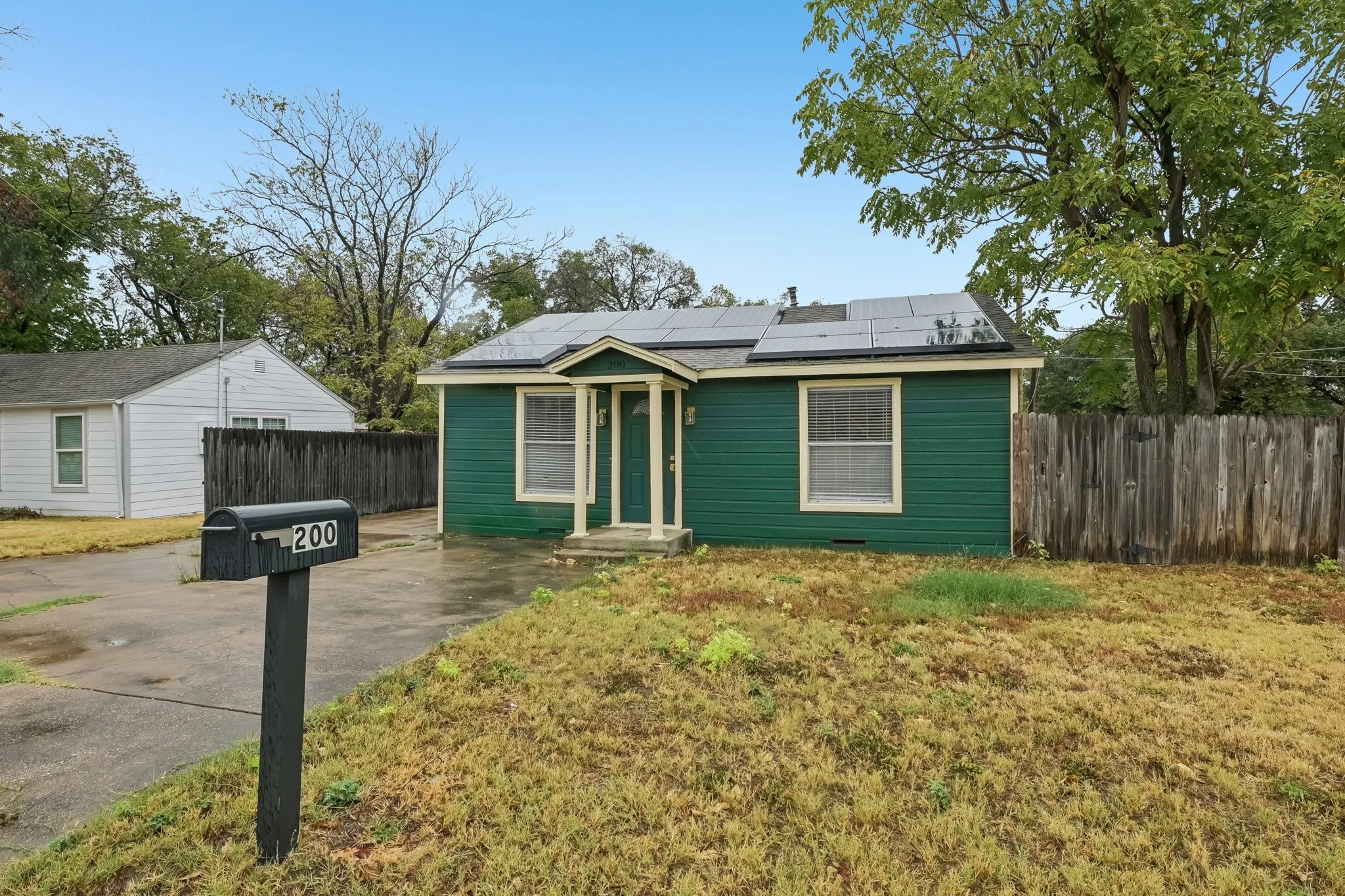 Single Family Residence For Sale in Tarrant County , 200 N Roe Street, White Settlement, Texas 76108, 3 Bedroom, 2 Bathroom, Garage spaces, 1,568 Sqft, built in 1949, mls#21405334, Real Estate Agent in White Settlement, Homes For Sale in Tarrant county, Homes For Sale in White Settlement, Realtor in White Settlement Texas, Real Estate Brokerage Independent Realty Texas, Luminita Cordes Realtor