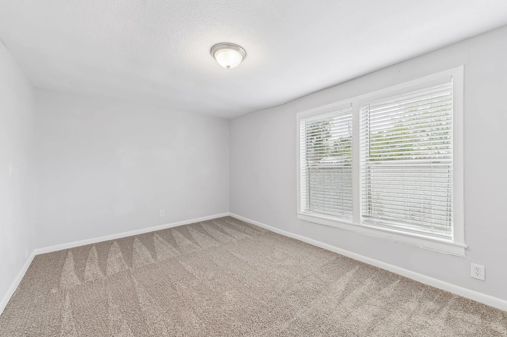 Single Family Residence For Sale in Tarrant County , 200 N Roe Street, White Settlement, Texas 76108, 3 Bedroom, 2 Bathroom, Garage spaces, 1,568 Sqft, built in 1949, mls#21405334, Real Estate Agent in White Settlement, Homes For Sale in Tarrant county, Homes For Sale in White Settlement, Realtor in White Settlement Texas, Real Estate Brokerage Independent Realty Texas, Luminita Cordes Realtor