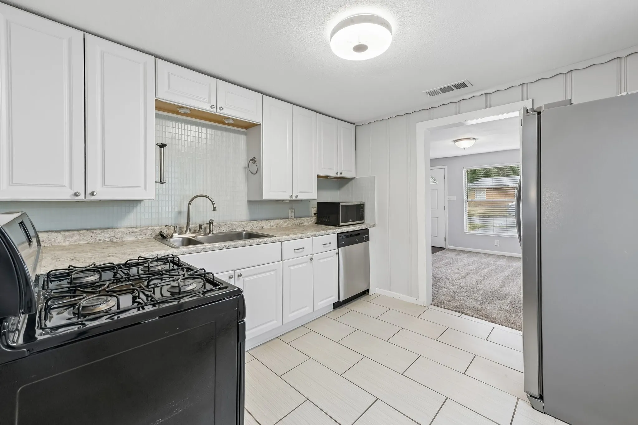 Single Family Residence For Sale in Tarrant County , 200 N Roe Street, White Settlement, Texas 76108, 3 Bedroom, 2 Bathroom, Garage spaces, 1,568 Sqft, built in 1949, mls#21405334, Real Estate Agent in White Settlement, Homes For Sale in Tarrant county, Homes For Sale in White Settlement, Realtor in White Settlement Texas, Real Estate Brokerage Independent Realty Texas, Luminita Cordes Realtor