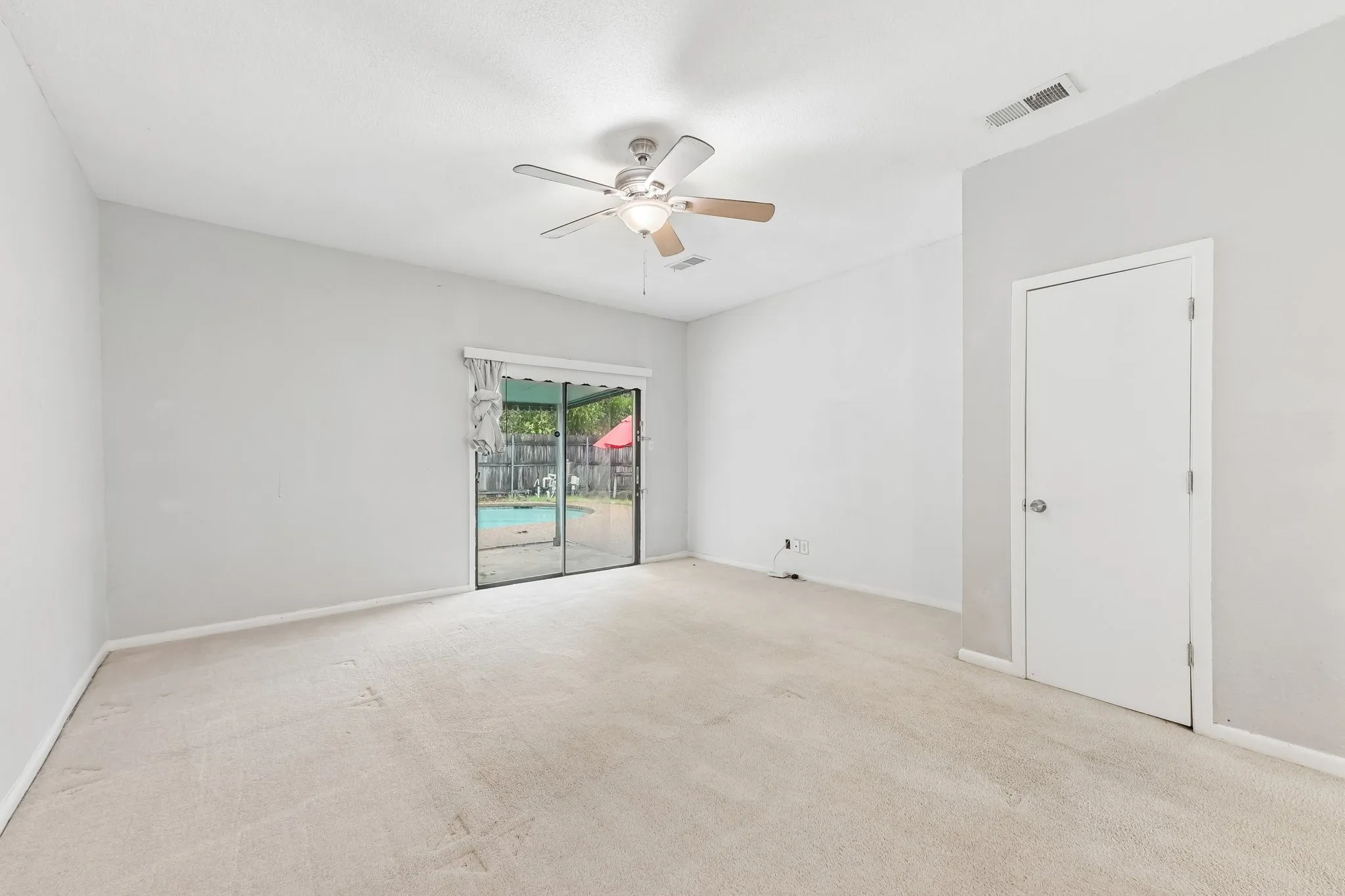 Single Family Residence For Sale in Tarrant County , 200 N Roe Street, White Settlement, Texas 76108, 3 Bedroom, 2 Bathroom, Garage spaces, 1,568 Sqft, built in 1949, mls#21405334, Real Estate Agent in White Settlement, Homes For Sale in Tarrant county, Homes For Sale in White Settlement, Realtor in White Settlement Texas, Real Estate Brokerage Independent Realty Texas, Luminita Cordes Realtor