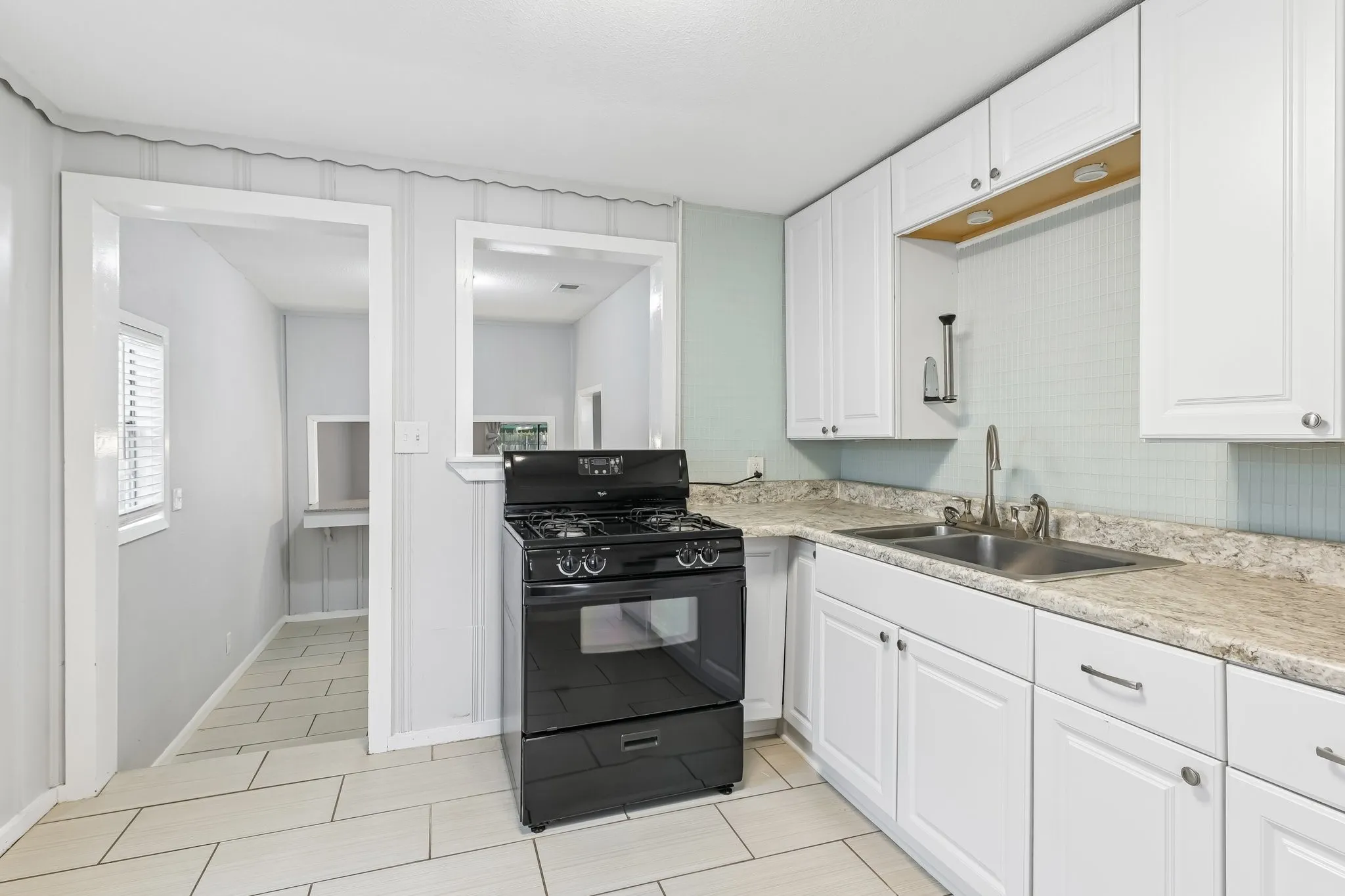 Single Family Residence For Sale in Tarrant County , 200 N Roe Street, White Settlement, Texas 76108, 3 Bedroom, 2 Bathroom, Garage spaces, 1,568 Sqft, built in 1949, mls#21405334, Real Estate Agent in White Settlement, Homes For Sale in Tarrant county, Homes For Sale in White Settlement, Realtor in White Settlement Texas, Real Estate Brokerage Independent Realty Texas, Luminita Cordes Realtor