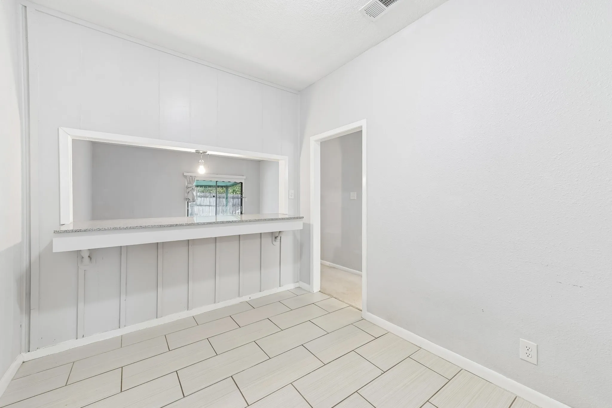 Single Family Residence For Sale in Tarrant County , 200 N Roe Street, White Settlement, Texas 76108, 3 Bedroom, 2 Bathroom, Garage spaces, 1,568 Sqft, built in 1949, mls#21405334, Real Estate Agent in White Settlement, Homes For Sale in Tarrant county, Homes For Sale in White Settlement, Realtor in White Settlement Texas, Real Estate Brokerage Independent Realty Texas, Luminita Cordes Realtor