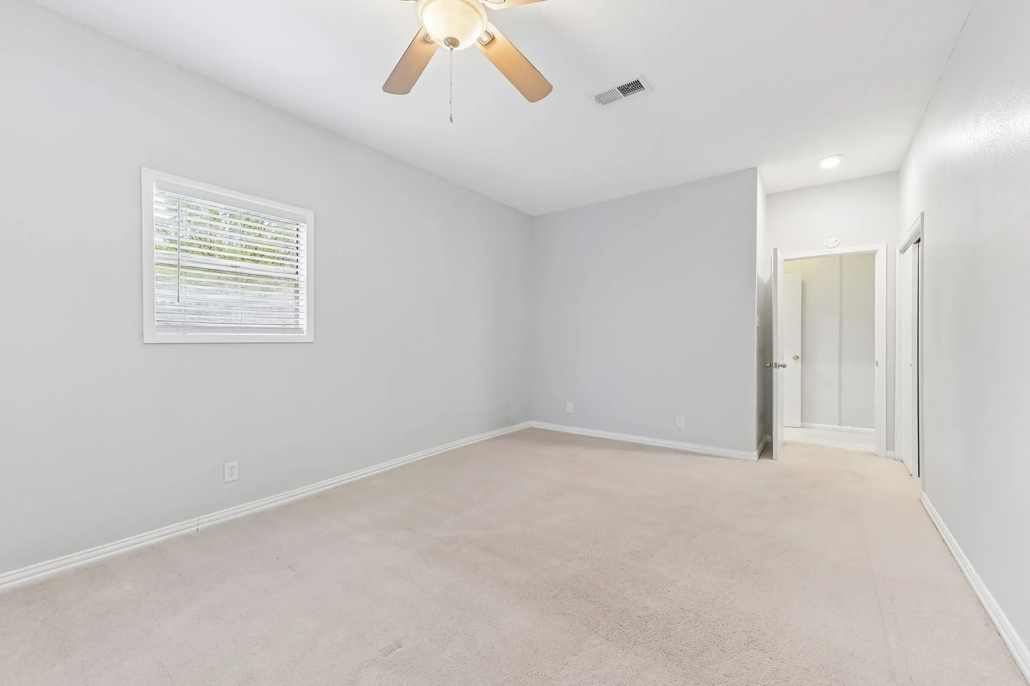 Single Family Residence For Sale in Tarrant County , 200 N Roe Street, White Settlement, Texas 76108, 3 Bedroom, 2 Bathroom, Garage spaces, 1,568 Sqft, built in 1949, mls#21405334, Real Estate Agent in White Settlement, Homes For Sale in Tarrant county, Homes For Sale in White Settlement, Realtor in White Settlement Texas, Real Estate Brokerage Independent Realty Texas, Luminita Cordes Realtor