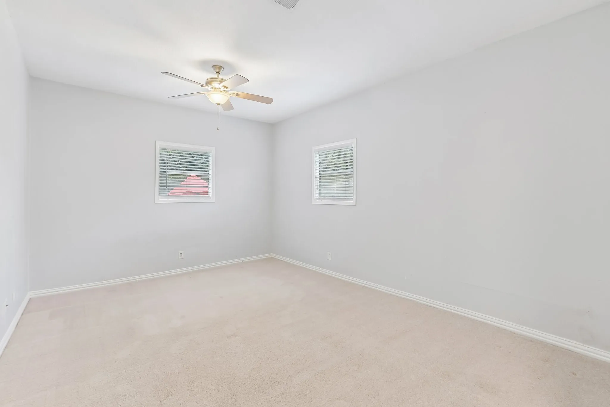 Single Family Residence For Sale in Tarrant County , 200 N Roe Street, White Settlement, Texas 76108, 3 Bedroom, 2 Bathroom, Garage spaces, 1,568 Sqft, built in 1949, mls#21405334, Real Estate Agent in White Settlement, Homes For Sale in Tarrant county, Homes For Sale in White Settlement, Realtor in White Settlement Texas, Real Estate Brokerage Independent Realty Texas, Luminita Cordes Realtor