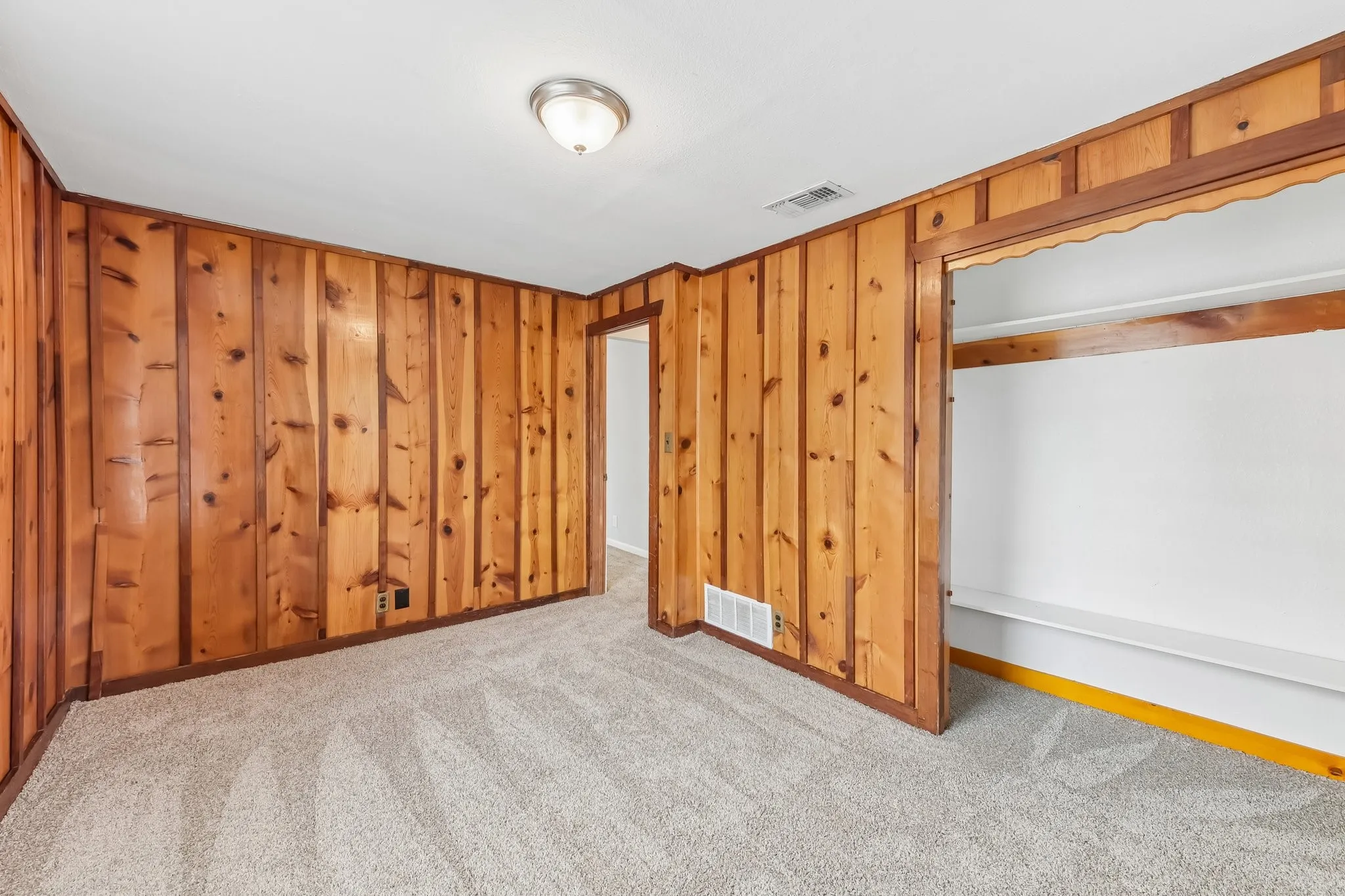 Single Family Residence For Sale in Tarrant County , 200 N Roe Street, White Settlement, Texas 76108, 3 Bedroom, 2 Bathroom, Garage spaces, 1,568 Sqft, built in 1949, mls#21405334, Real Estate Agent in White Settlement, Homes For Sale in Tarrant county, Homes For Sale in White Settlement, Realtor in White Settlement Texas, Real Estate Brokerage Independent Realty Texas, Luminita Cordes Realtor