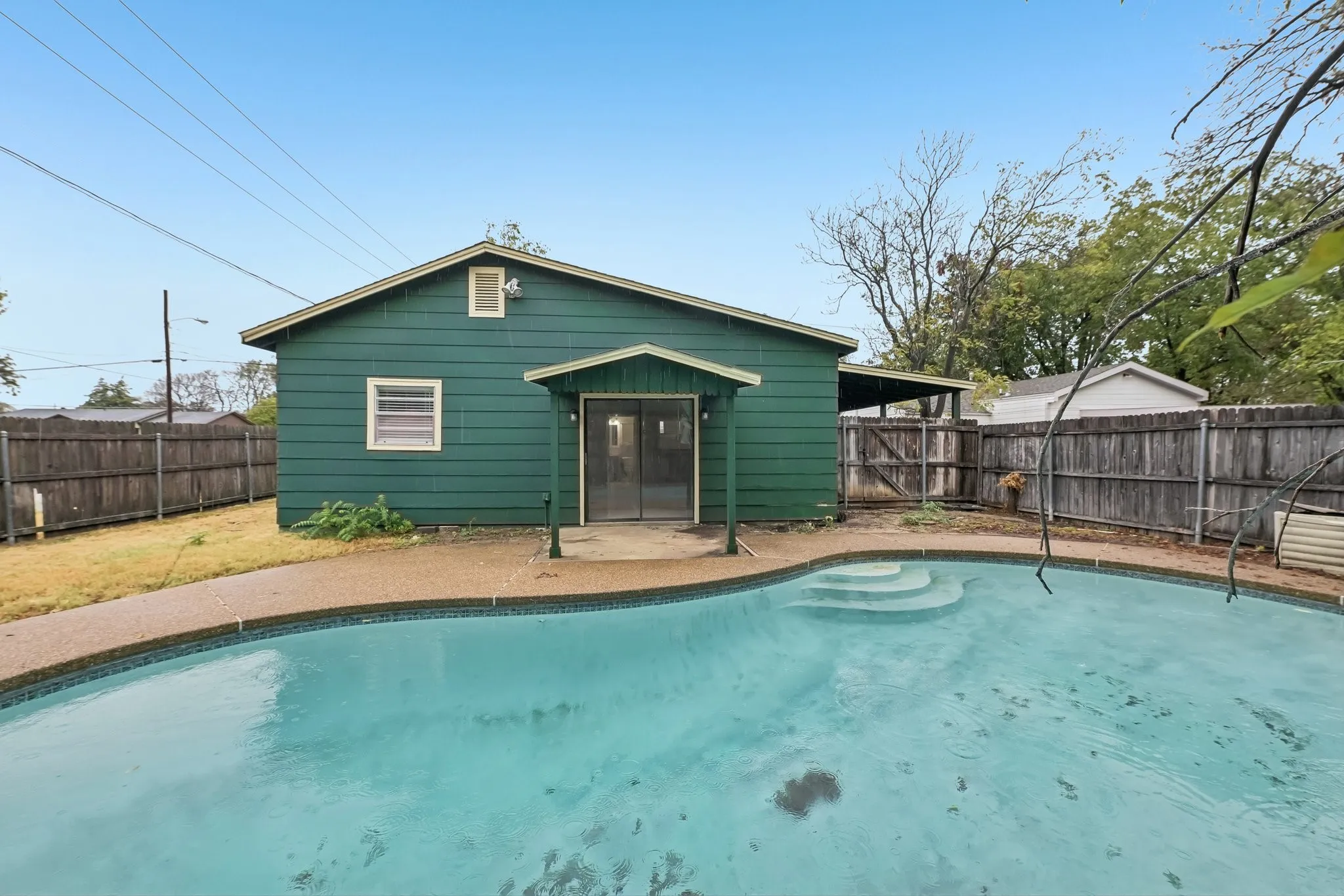Single Family Residence For Sale in Tarrant County , 200 N Roe Street, White Settlement, Texas 76108, 3 Bedroom, 2 Bathroom, Garage spaces, 1,568 Sqft, built in 1949, mls#21405334, Real Estate Agent in White Settlement, Homes For Sale in Tarrant county, Homes For Sale in White Settlement, Realtor in White Settlement Texas, Real Estate Brokerage Independent Realty Texas, Luminita Cordes Realtor