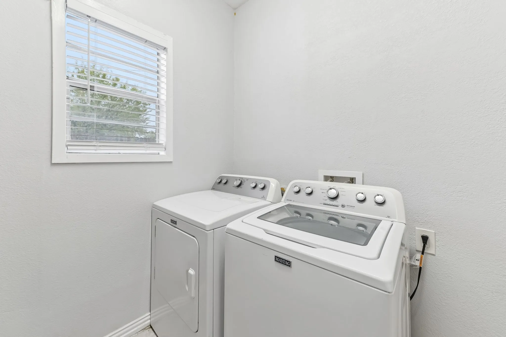Single Family Residence For Sale in Tarrant County , 200 N Roe Street, White Settlement, Texas 76108, 3 Bedroom, 2 Bathroom, Garage spaces, 1,568 Sqft, built in 1949, mls#21405334, Real Estate Agent in White Settlement, Homes For Sale in Tarrant county, Homes For Sale in White Settlement, Realtor in White Settlement Texas, Real Estate Brokerage Independent Realty Texas, Luminita Cordes Realtor