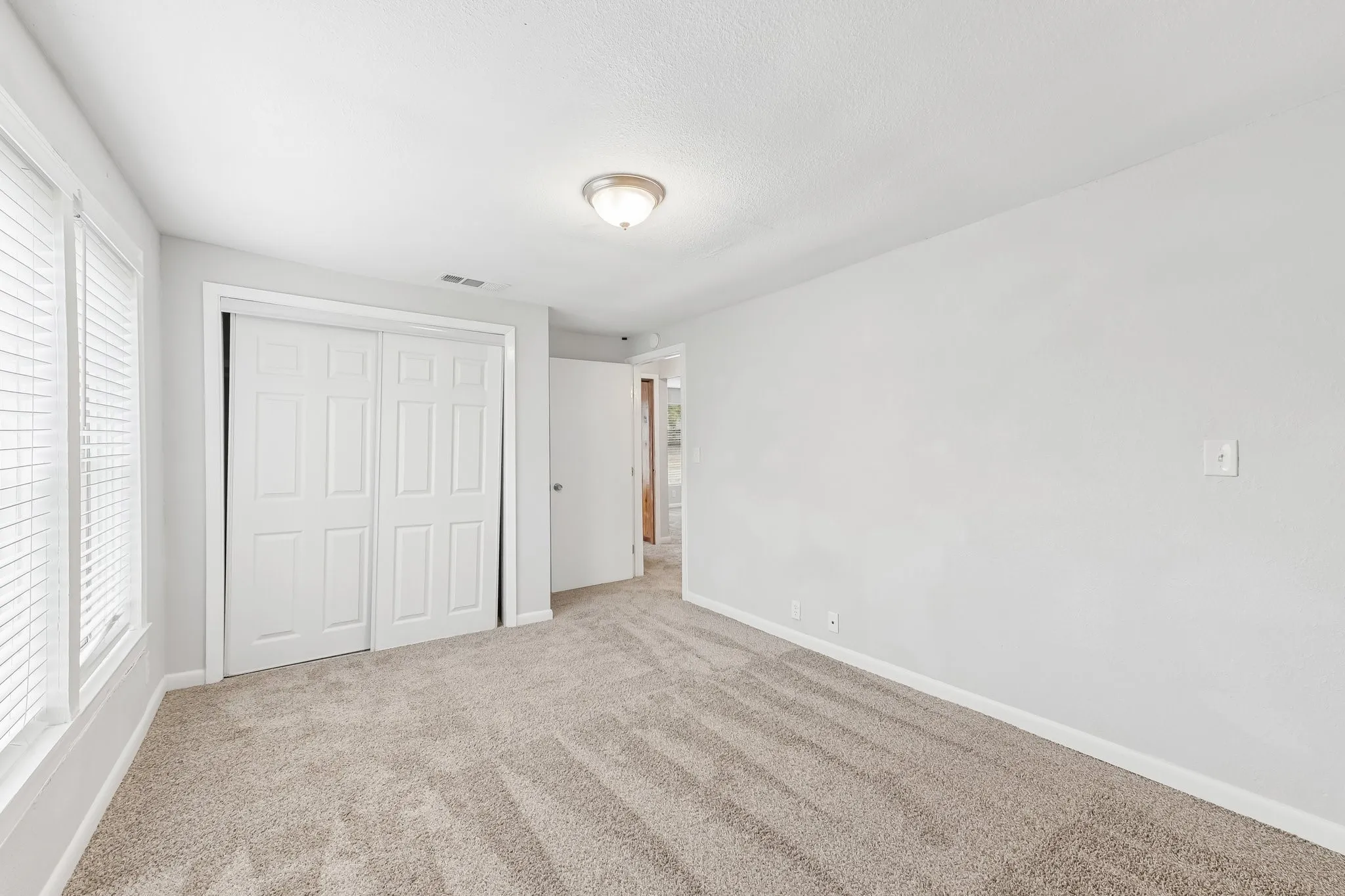 Single Family Residence For Sale in Tarrant County , 200 N Roe Street, White Settlement, Texas 76108, 3 Bedroom, 2 Bathroom, Garage spaces, 1,568 Sqft, built in 1949, mls#21405334, Real Estate Agent in White Settlement, Homes For Sale in Tarrant county, Homes For Sale in White Settlement, Realtor in White Settlement Texas, Real Estate Brokerage Independent Realty Texas, Luminita Cordes Realtor