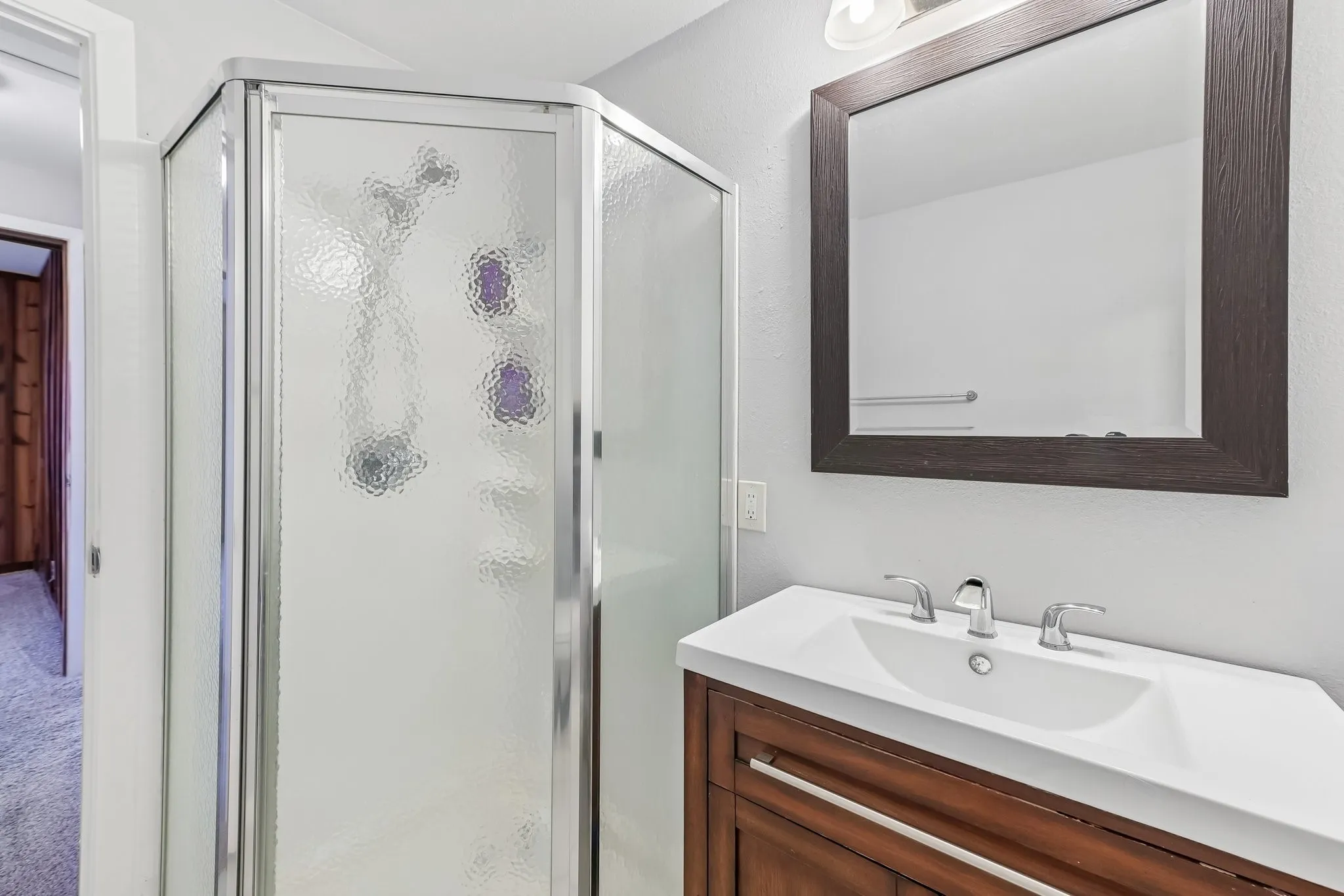 Single Family Residence For Sale in Tarrant County , 200 N Roe Street, White Settlement, Texas 76108, 3 Bedroom, 2 Bathroom, Garage spaces, 1,568 Sqft, built in 1949, mls#21405334, Real Estate Agent in White Settlement, Homes For Sale in Tarrant county, Homes For Sale in White Settlement, Realtor in White Settlement Texas, Real Estate Brokerage Independent Realty Texas, Luminita Cordes Realtor
