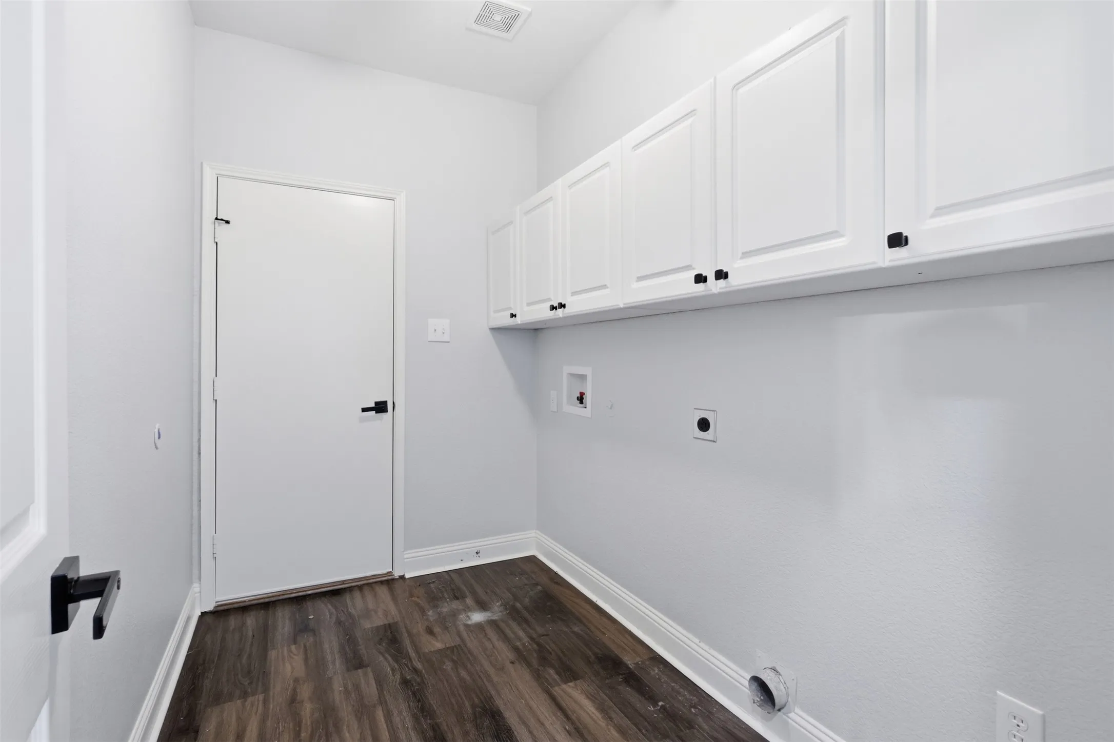 Single Family Residence For Rent in Tarrant County , 315 Londonderry Lane, Mansfield, Texas 76063, 4 Bedroom, 2 Bathroom, 2 Garage spaces, 2,079 Sqft, built in 2001, mls#21405739, Real Estate Agent in Mansfield, Homes For Rent in Tarrant county, Homes For Rent in Mansfield, Realtor in Mansfield Texas, Real Estate Brokerage Independent Realty Texas, Luminita Cordes Realtor