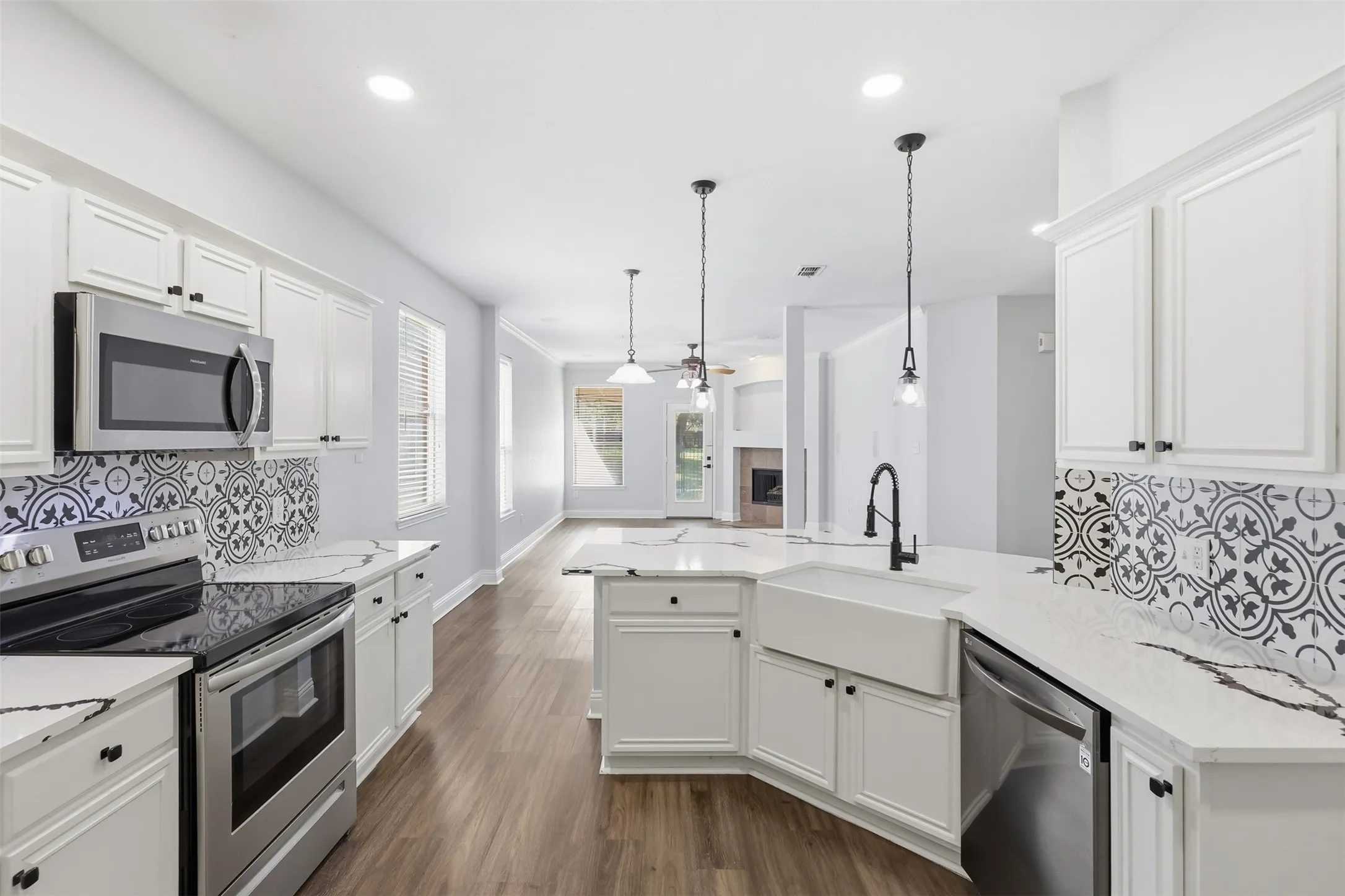 Single Family Residence For Rent in Tarrant County , 315 Londonderry Lane, Mansfield, Texas 76063, 4 Bedroom, 2 Bathroom, 2 Garage spaces, 2,079 Sqft, built in 2001, mls#21405739, Real Estate Agent in Mansfield, Homes For Rent in Tarrant county, Homes For Rent in Mansfield, Realtor in Mansfield Texas, Real Estate Brokerage Independent Realty Texas, Luminita Cordes Realtor