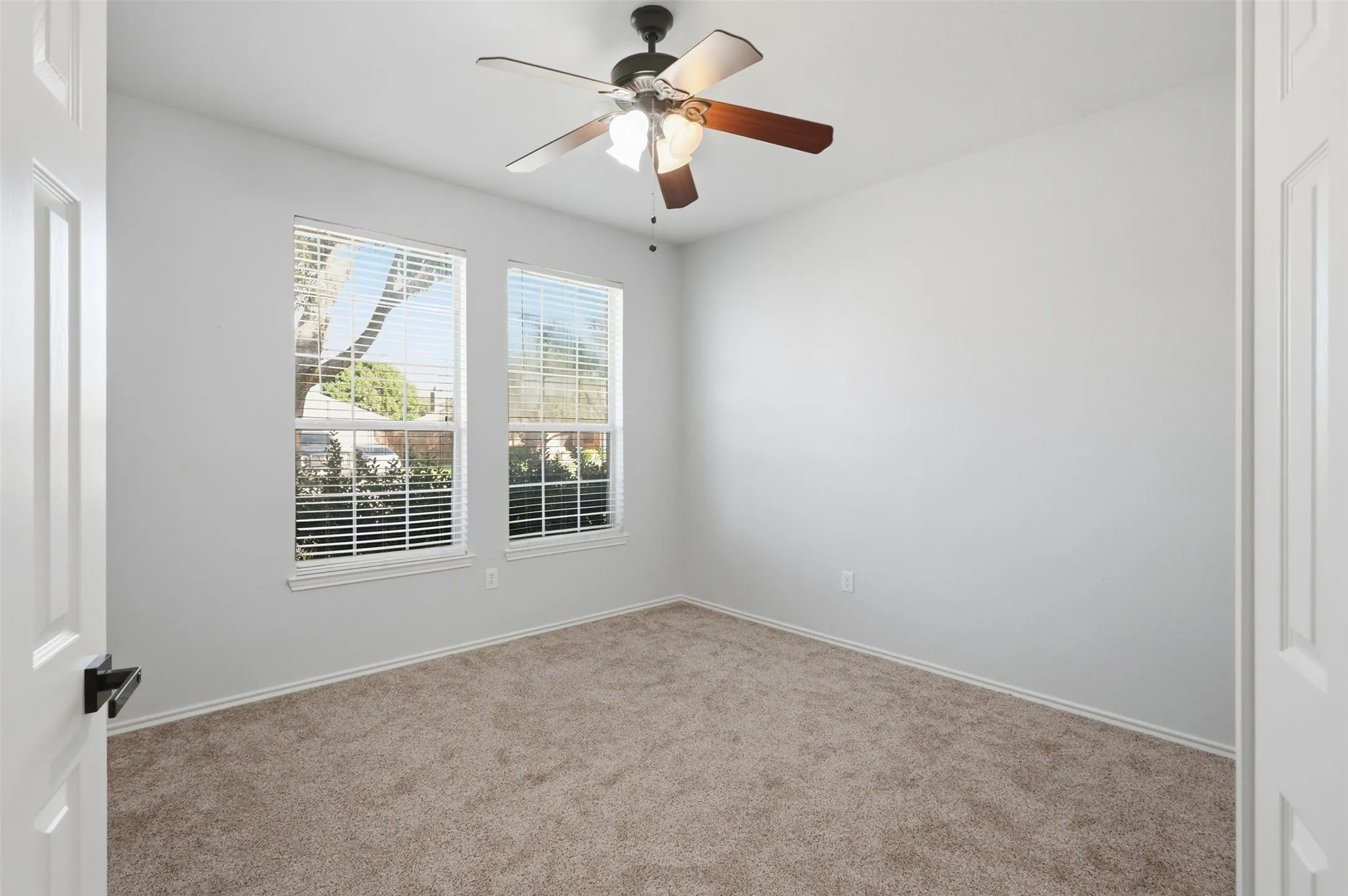 Single Family Residence For Rent in Tarrant County , 315 Londonderry Lane, Mansfield, Texas 76063, 4 Bedroom, 2 Bathroom, 2 Garage spaces, 2,079 Sqft, built in 2001, mls#21405739, Real Estate Agent in Mansfield, Homes For Rent in Tarrant county, Homes For Rent in Mansfield, Realtor in Mansfield Texas, Real Estate Brokerage Independent Realty Texas, Luminita Cordes Realtor