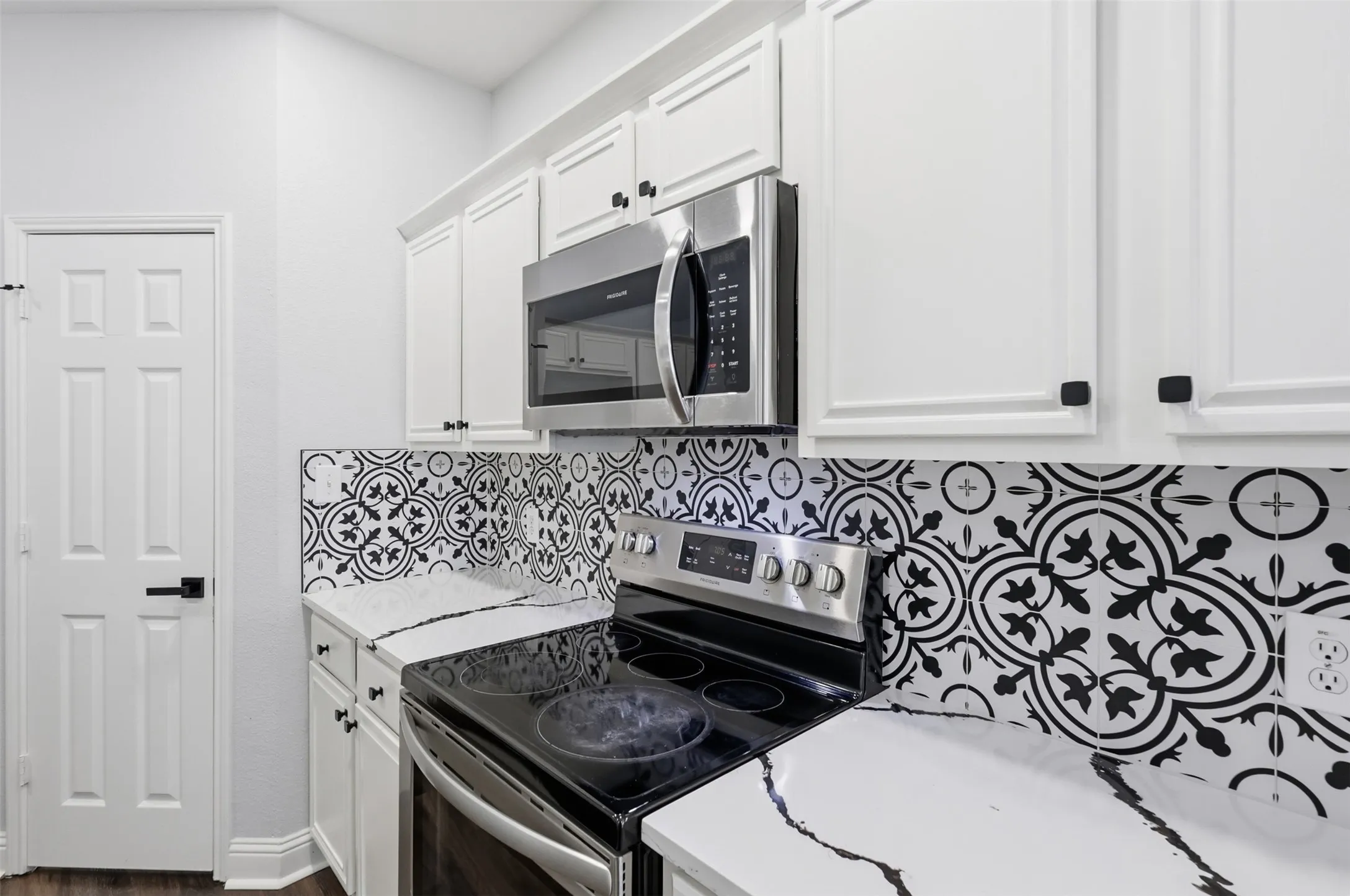 Single Family Residence For Rent in Tarrant County , 315 Londonderry Lane, Mansfield, Texas 76063, 4 Bedroom, 2 Bathroom, 2 Garage spaces, 2,079 Sqft, built in 2001, mls#21405739, Real Estate Agent in Mansfield, Homes For Rent in Tarrant county, Homes For Rent in Mansfield, Realtor in Mansfield Texas, Real Estate Brokerage Independent Realty Texas, Luminita Cordes Realtor