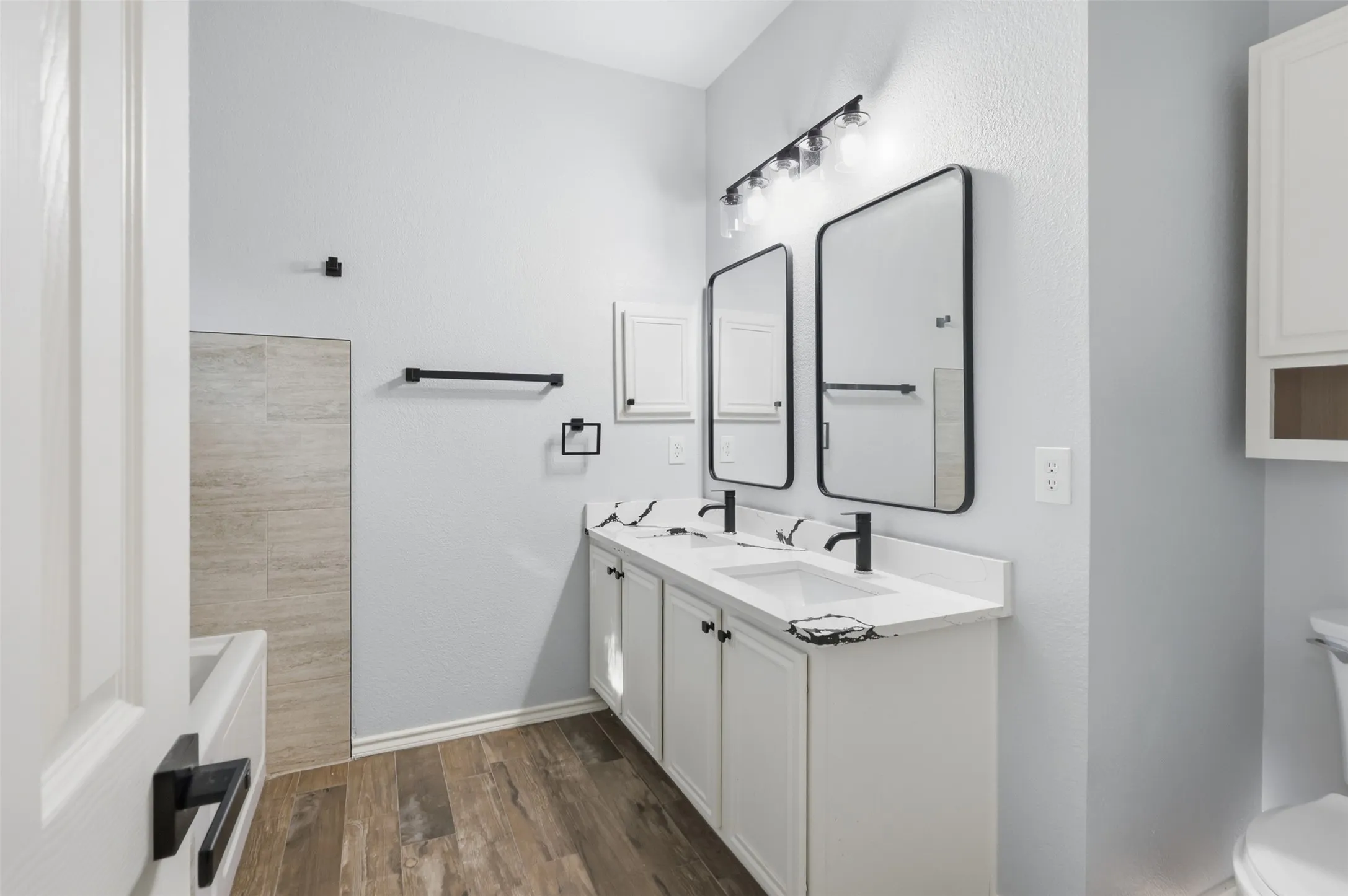 Single Family Residence For Rent in Tarrant County , 315 Londonderry Lane, Mansfield, Texas 76063, 4 Bedroom, 2 Bathroom, 2 Garage spaces, 2,079 Sqft, built in 2001, mls#21405739, Real Estate Agent in Mansfield, Homes For Rent in Tarrant county, Homes For Rent in Mansfield, Realtor in Mansfield Texas, Real Estate Brokerage Independent Realty Texas, Luminita Cordes Realtor