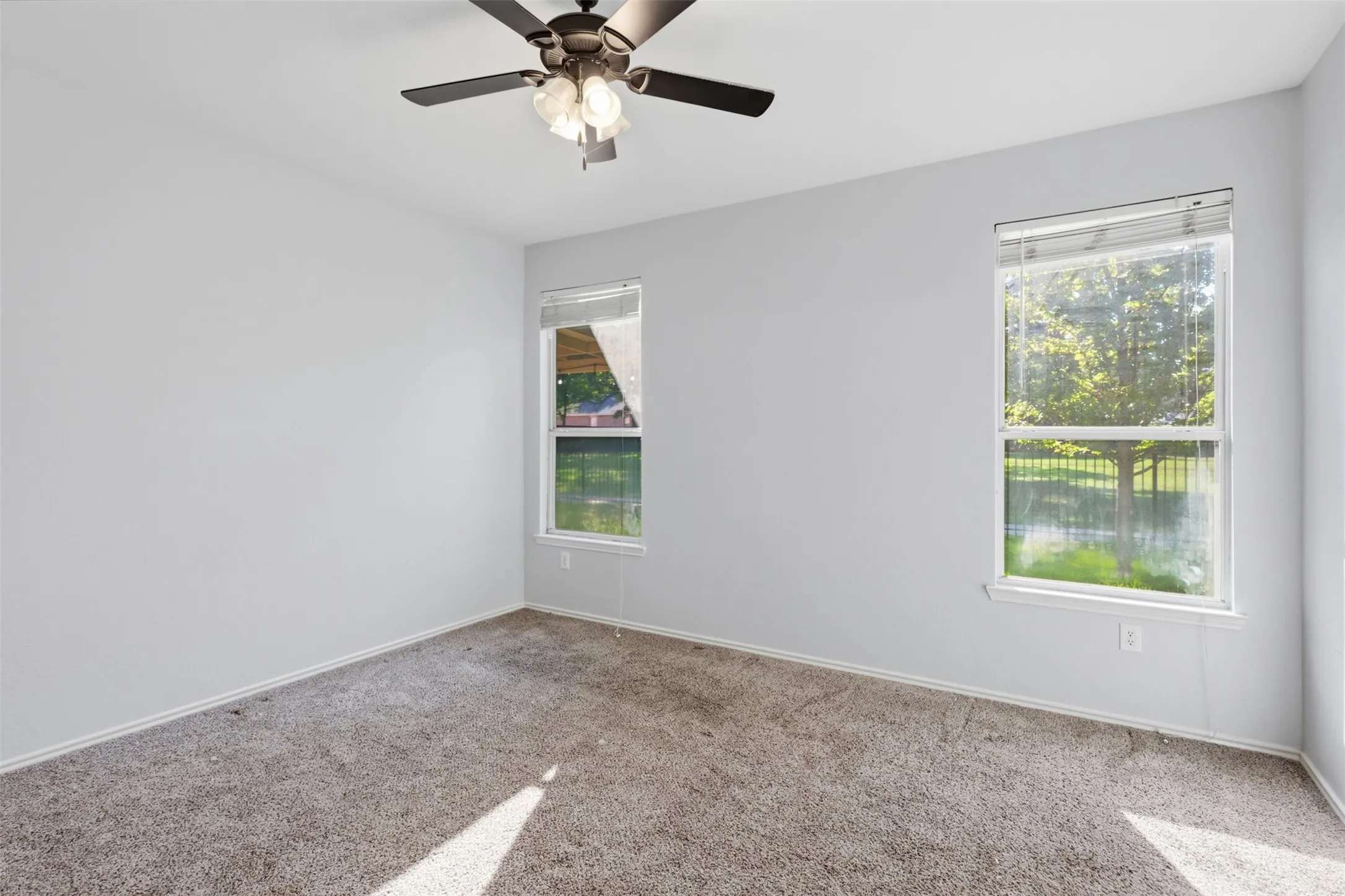 Single Family Residence For Rent in Tarrant County , 315 Londonderry Lane, Mansfield, Texas 76063, 4 Bedroom, 2 Bathroom, 2 Garage spaces, 2,079 Sqft, built in 2001, mls#21405739, Real Estate Agent in Mansfield, Homes For Rent in Tarrant county, Homes For Rent in Mansfield, Realtor in Mansfield Texas, Real Estate Brokerage Independent Realty Texas, Luminita Cordes Realtor
