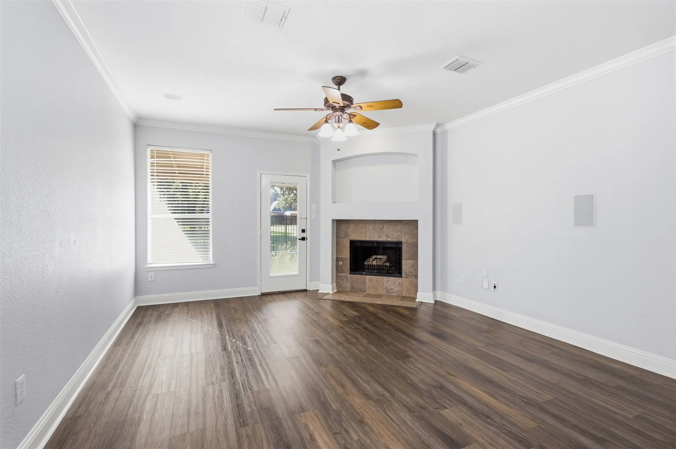 Single Family Residence For Rent in Tarrant County , 315 Londonderry Lane, Mansfield, Texas 76063, 4 Bedroom, 2 Bathroom, 2 Garage spaces, 2,079 Sqft, built in 2001, mls#21405739, Real Estate Agent in Mansfield, Homes For Rent in Tarrant county, Homes For Rent in Mansfield, Realtor in Mansfield Texas, Real Estate Brokerage Independent Realty Texas, Luminita Cordes Realtor
