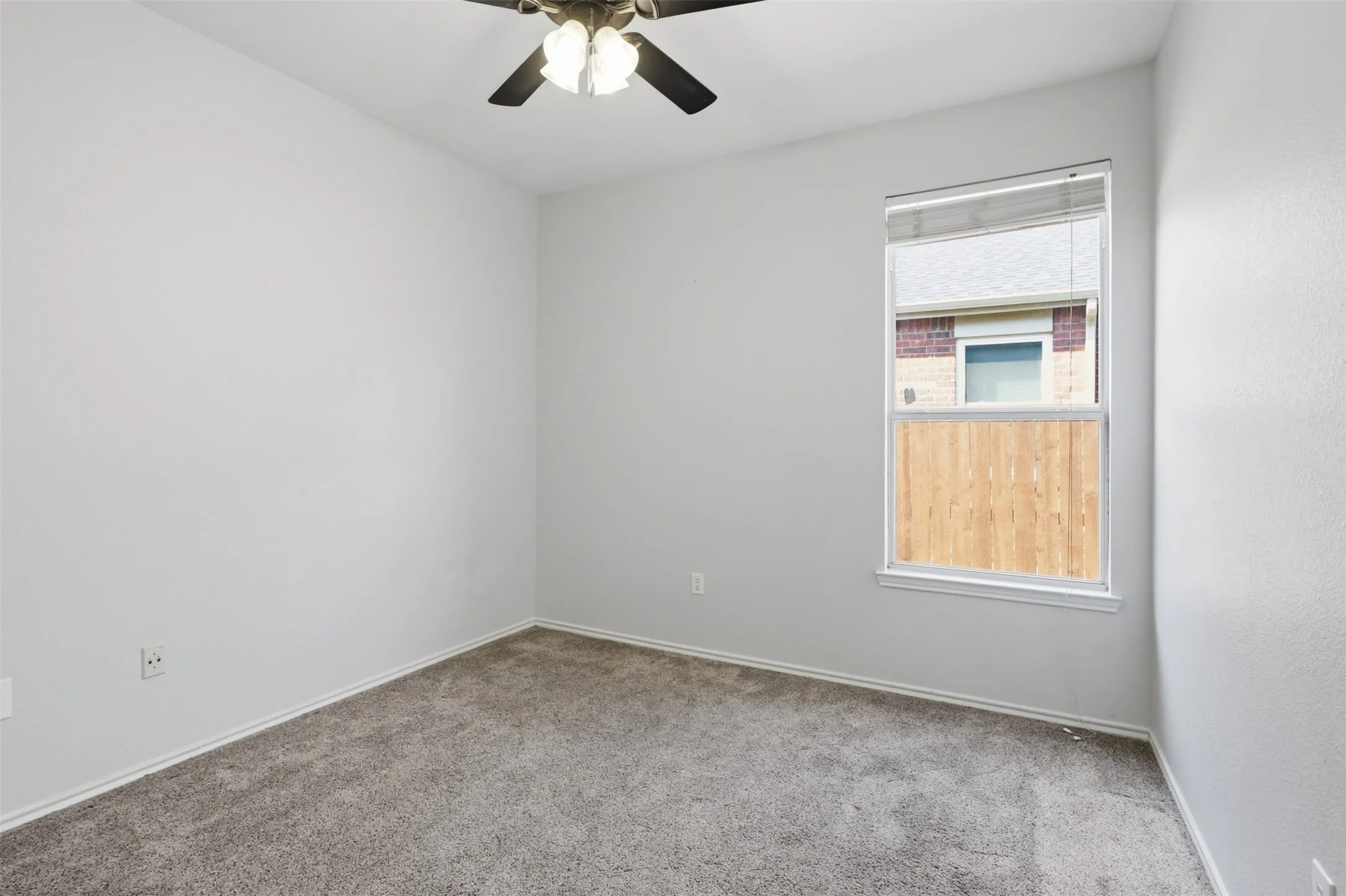 Single Family Residence For Rent in Tarrant County , 315 Londonderry Lane, Mansfield, Texas 76063, 4 Bedroom, 2 Bathroom, 2 Garage spaces, 2,079 Sqft, built in 2001, mls#21405739, Real Estate Agent in Mansfield, Homes For Rent in Tarrant county, Homes For Rent in Mansfield, Realtor in Mansfield Texas, Real Estate Brokerage Independent Realty Texas, Luminita Cordes Realtor
