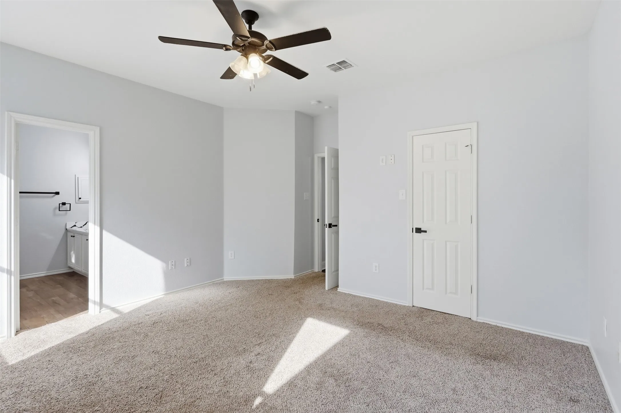 Single Family Residence For Rent in Tarrant County , 315 Londonderry Lane, Mansfield, Texas 76063, 4 Bedroom, 2 Bathroom, 2 Garage spaces, 2,079 Sqft, built in 2001, mls#21405739, Real Estate Agent in Mansfield, Homes For Rent in Tarrant county, Homes For Rent in Mansfield, Realtor in Mansfield Texas, Real Estate Brokerage Independent Realty Texas, Luminita Cordes Realtor