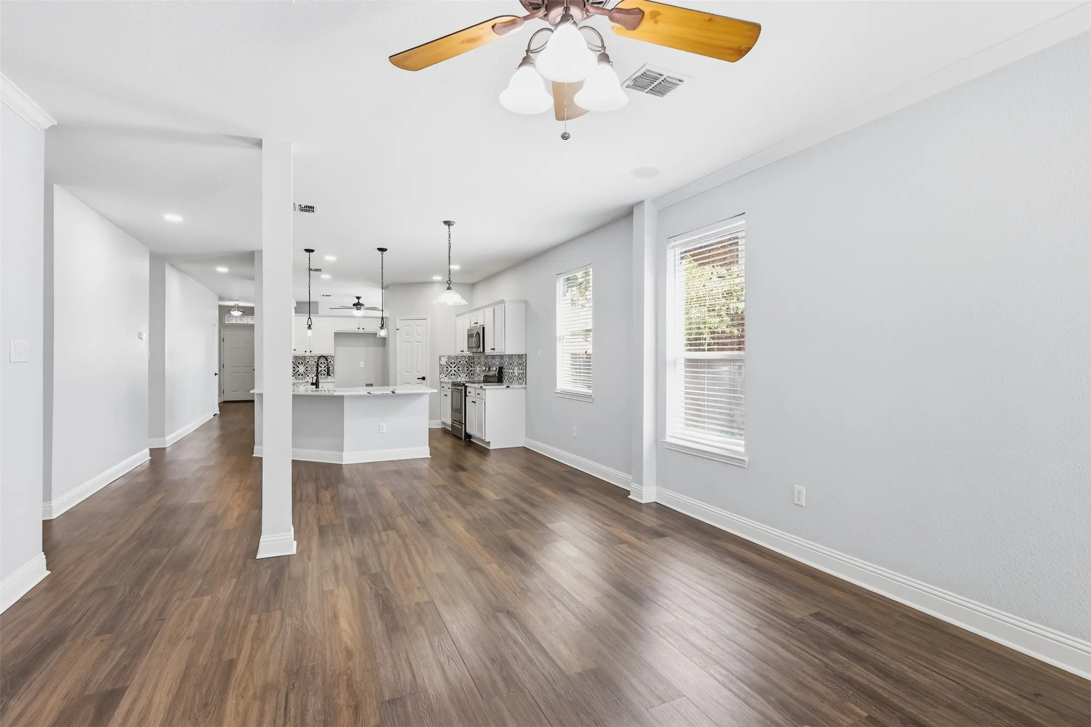 Single Family Residence For Rent in Tarrant County , 315 Londonderry Lane, Mansfield, Texas 76063, 4 Bedroom, 2 Bathroom, 2 Garage spaces, 2,079 Sqft, built in 2001, mls#21405739, Real Estate Agent in Mansfield, Homes For Rent in Tarrant county, Homes For Rent in Mansfield, Realtor in Mansfield Texas, Real Estate Brokerage Independent Realty Texas, Luminita Cordes Realtor