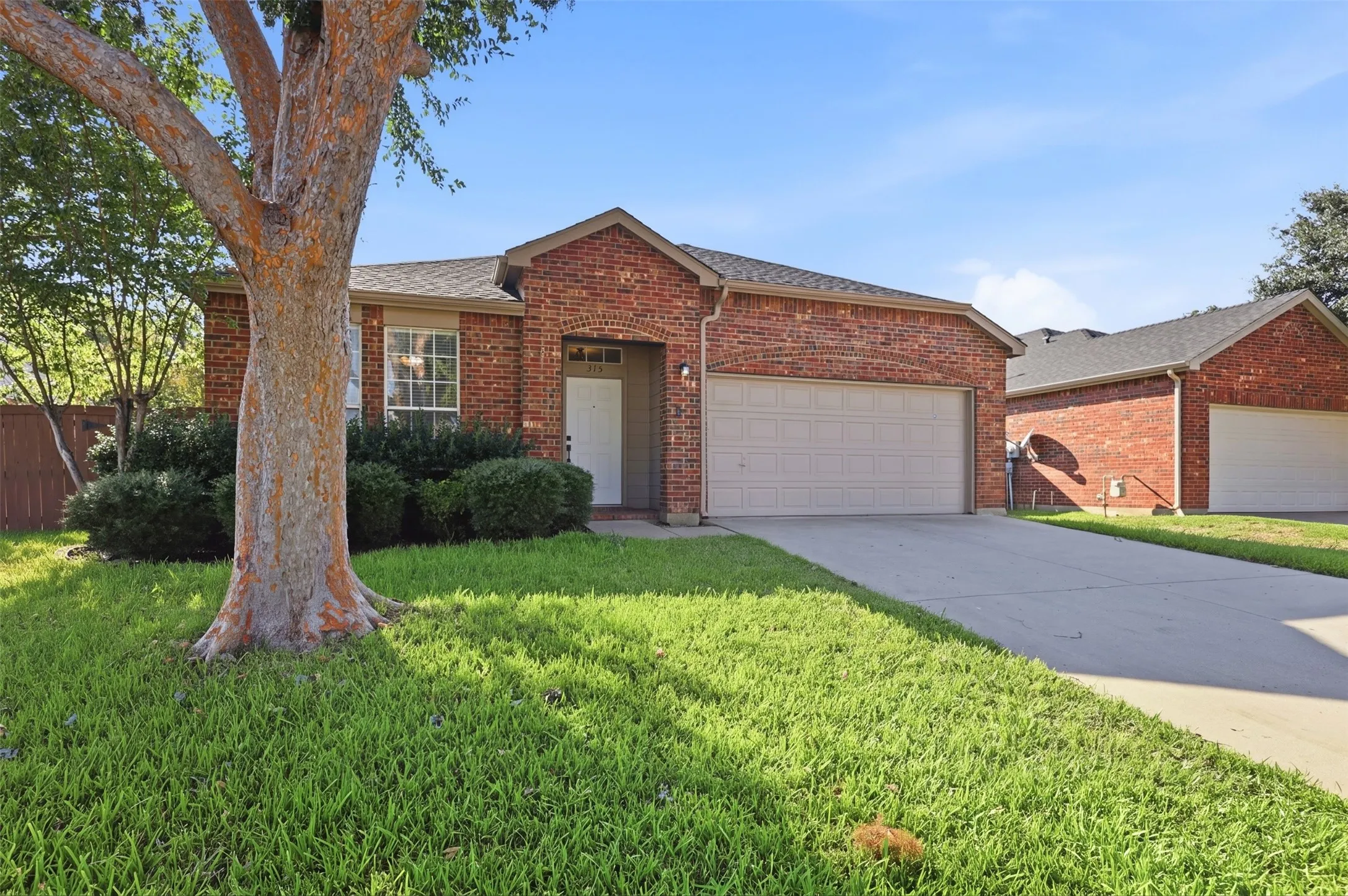 Single Family Residence For Rent in Tarrant County , 315 Londonderry Lane, Mansfield, Texas 76063, 4 Bedroom, 2 Bathroom, 2 Garage spaces, 2,079 Sqft, built in 2001, mls#21405739, Real Estate Agent in Mansfield, Homes For Rent in Tarrant county, Homes For Rent in Mansfield, Realtor in Mansfield Texas, Real Estate Brokerage Independent Realty Texas, Luminita Cordes Realtor