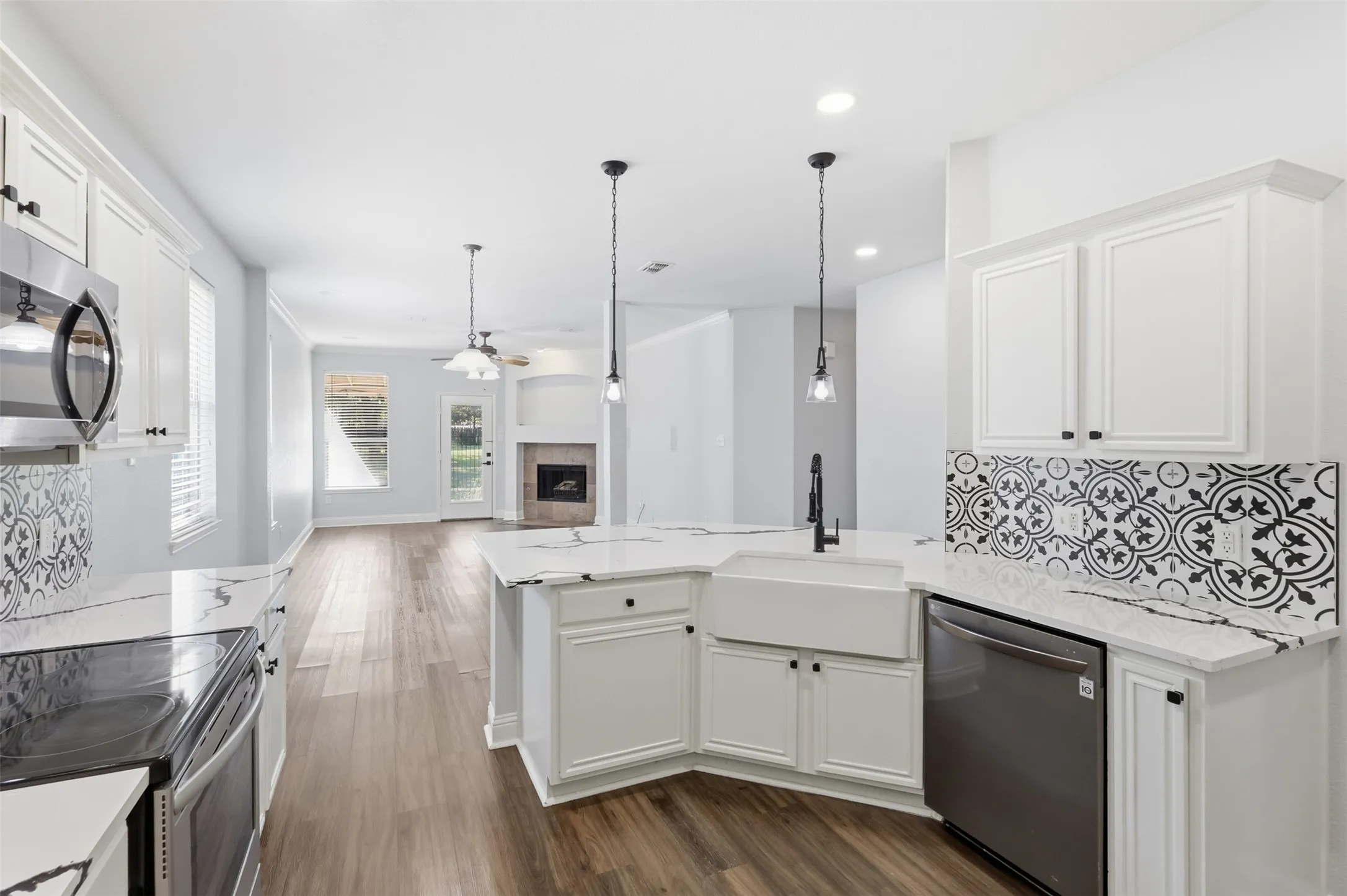 Single Family Residence For Rent in Tarrant County , 315 Londonderry Lane, Mansfield, Texas 76063, 4 Bedroom, 2 Bathroom, 2 Garage spaces, 2,079 Sqft, built in 2001, mls#21405739, Real Estate Agent in Mansfield, Homes For Rent in Tarrant county, Homes For Rent in Mansfield, Realtor in Mansfield Texas, Real Estate Brokerage Independent Realty Texas, Luminita Cordes Realtor