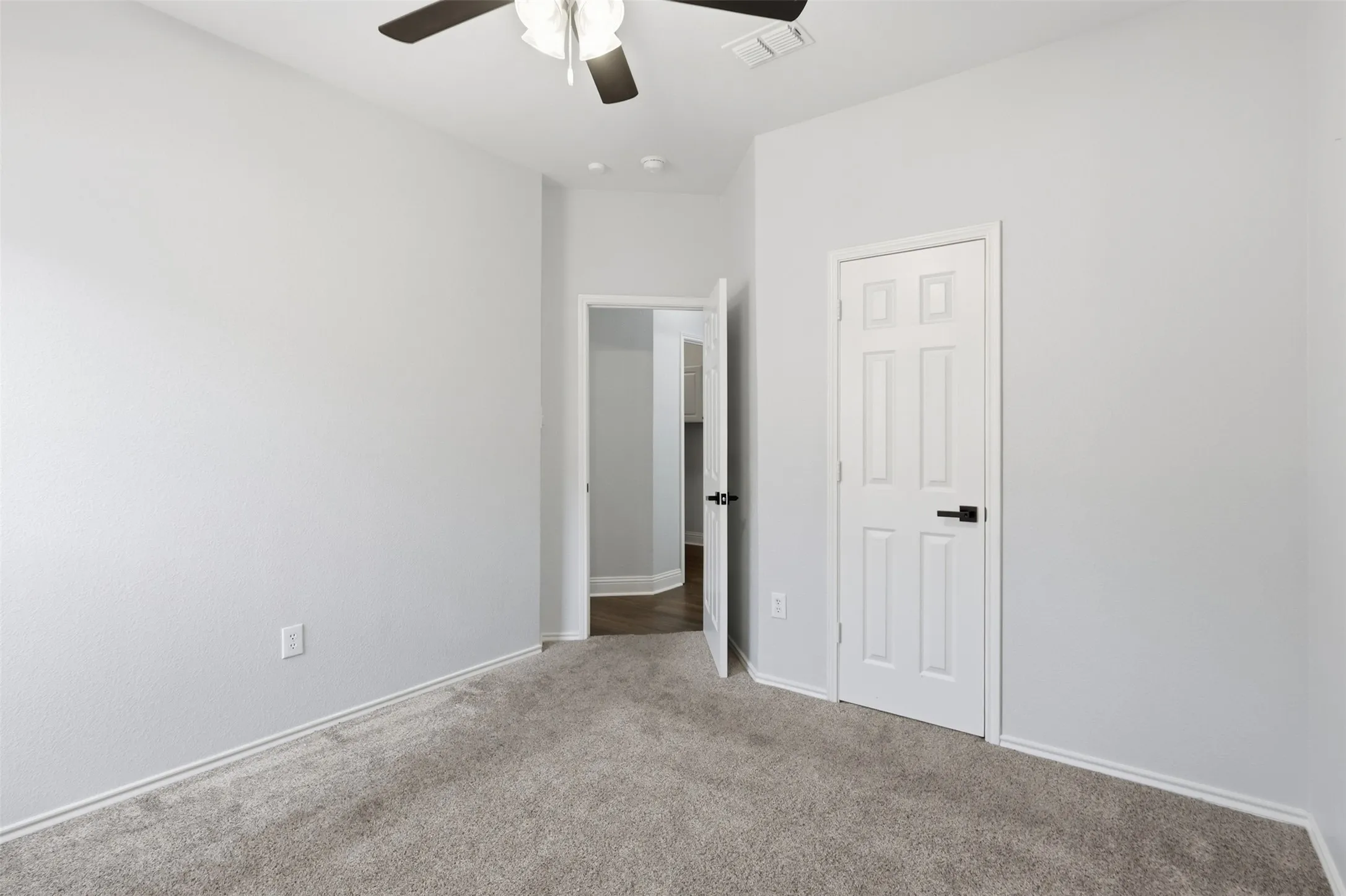 Single Family Residence For Rent in Tarrant County , 315 Londonderry Lane, Mansfield, Texas 76063, 4 Bedroom, 2 Bathroom, 2 Garage spaces, 2,079 Sqft, built in 2001, mls#21405739, Real Estate Agent in Mansfield, Homes For Rent in Tarrant county, Homes For Rent in Mansfield, Realtor in Mansfield Texas, Real Estate Brokerage Independent Realty Texas, Luminita Cordes Realtor
