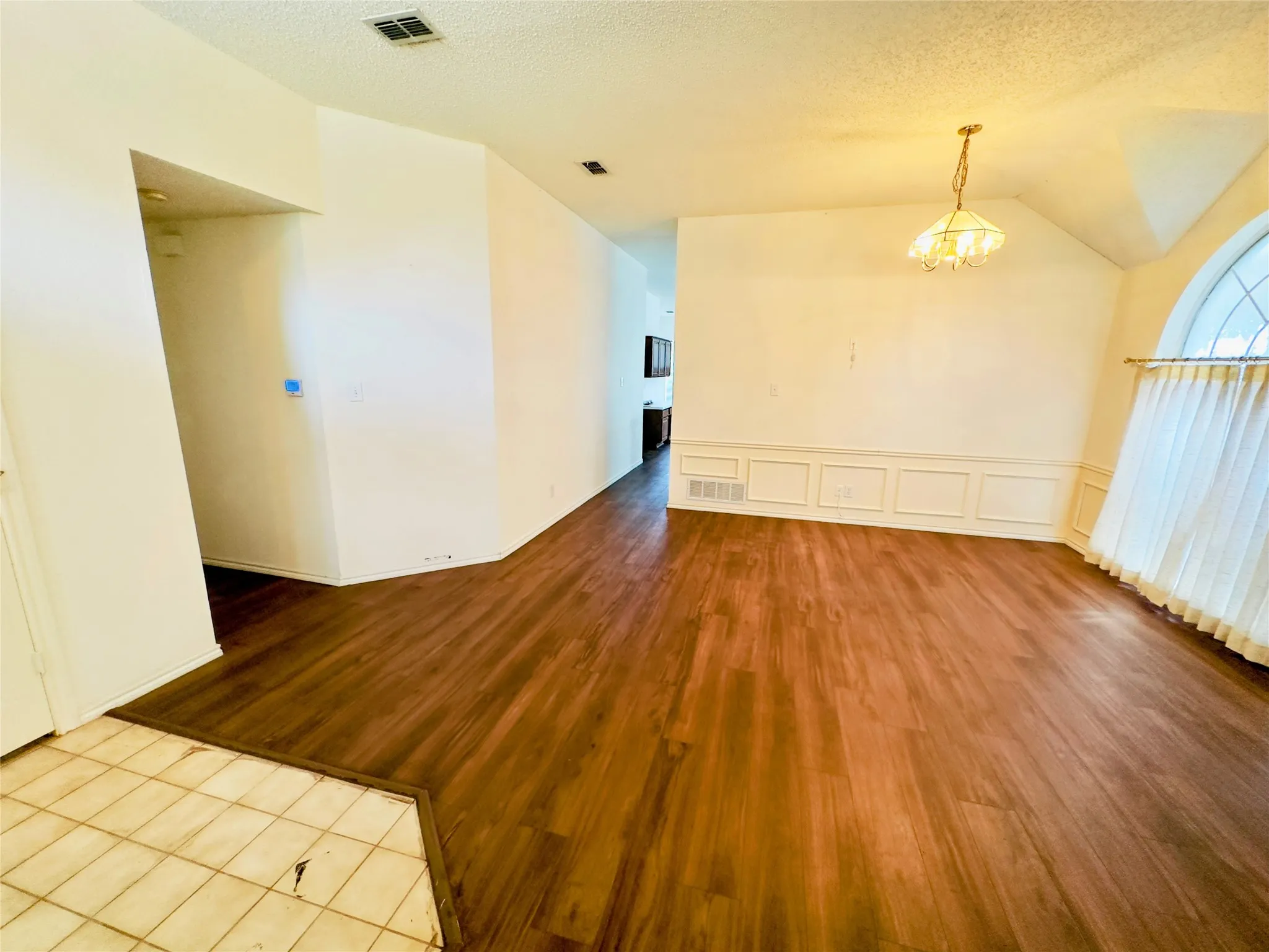 Single Family Residence For Rent in Dallas County , 4002 Stonecastle Drive, Garland, Texas 75044, 4 Bedroom, 2 Bathroom, 2 Garage spaces, 1,825 Sqft, built in 1991, mls#21408561, Real Estate Agent in Garland, Homes For Rent in Dallas county, Homes For Rent in Garland, Realtor in Garland Texas, Real Estate Brokerage Independent Realty Texas, Luminita Cordes Realtor