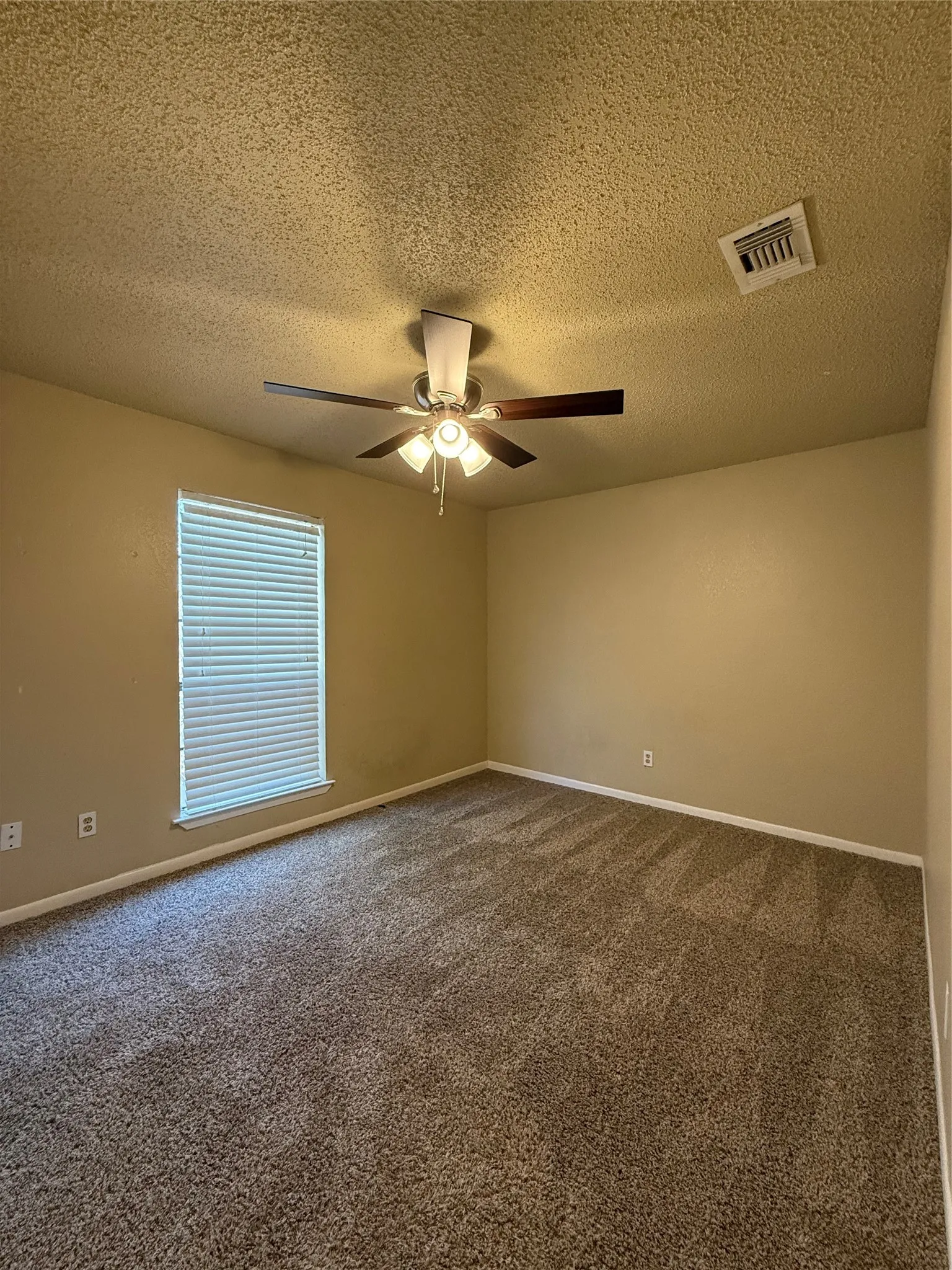 Townhouse For Sale in Tarrant County , 513 S Las Vegas Trail, White Settlement, Texas 76108, 3 Bedroom, 2 Bathroom, 2 Garage spaces, 1,319 Sqft, built in 1983, mls#21408556, Real Estate Agent in White Settlement, Homes For Sale in Tarrant county, Homes For Sale in White Settlement, Realtor in White Settlement Texas, Real Estate Brokerage Independent Realty Texas, Luminita Cordes Realtor